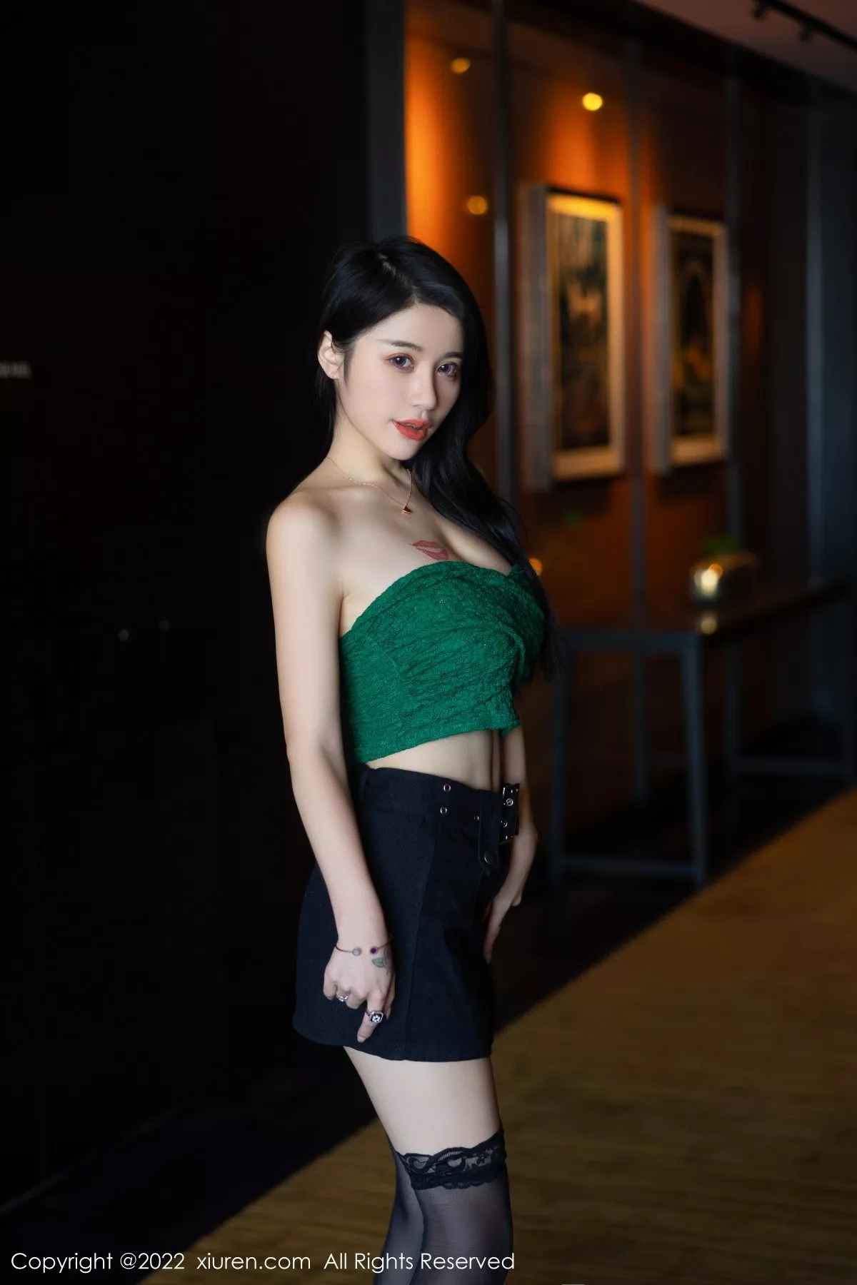 秀人集.com_[XiuRen秀人网]No.5455_模特美七Mia西双版纳旅拍露肩短装配黑短裙秀惹火身材诱惑写真75P