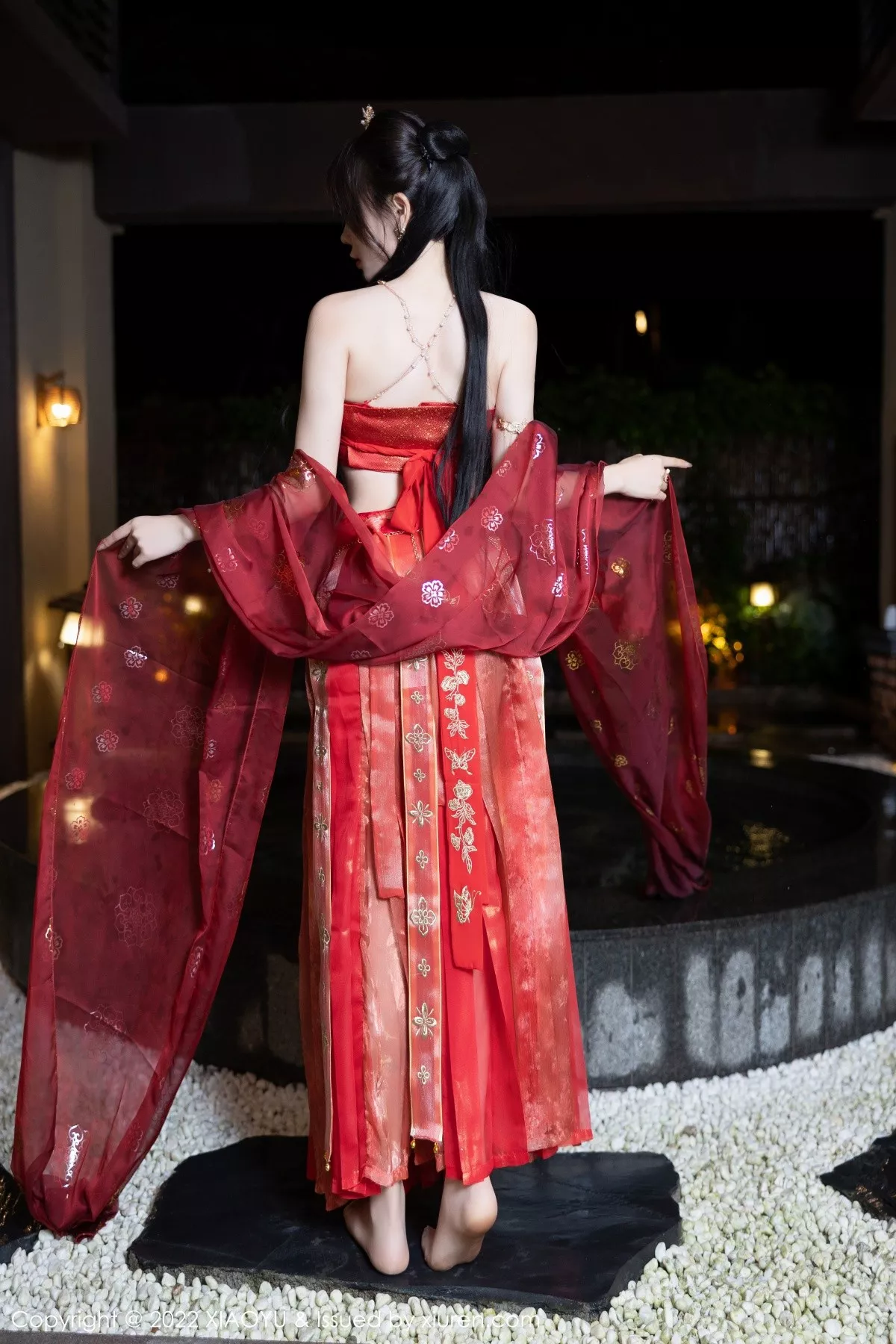 秀人集.com_[XiaoYu画语界]Vol.827_女神徐莉芝Booty泳池性感红色轻透古装服饰秀完美身材诱惑写真70P