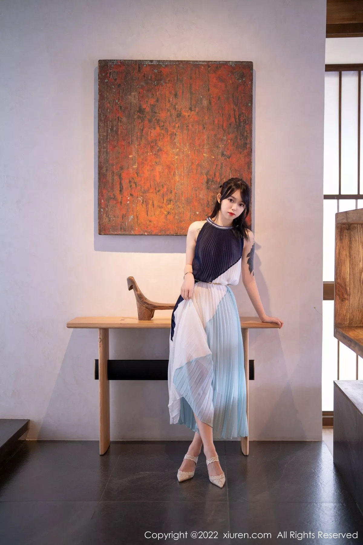 秀人集.com_[XiuRen秀人网]No.5327_模特奶瓶大理旅拍脱连衣裙露性感蕾丝内衣秀苗条身材诱惑写真53P