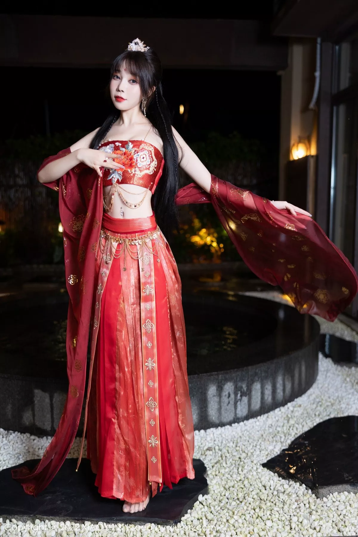 秀人集.com_[XiaoYu画语界]Vol.827_女神徐莉芝Booty泳池性感红色轻透古装服饰秀完美身材诱惑写真70P