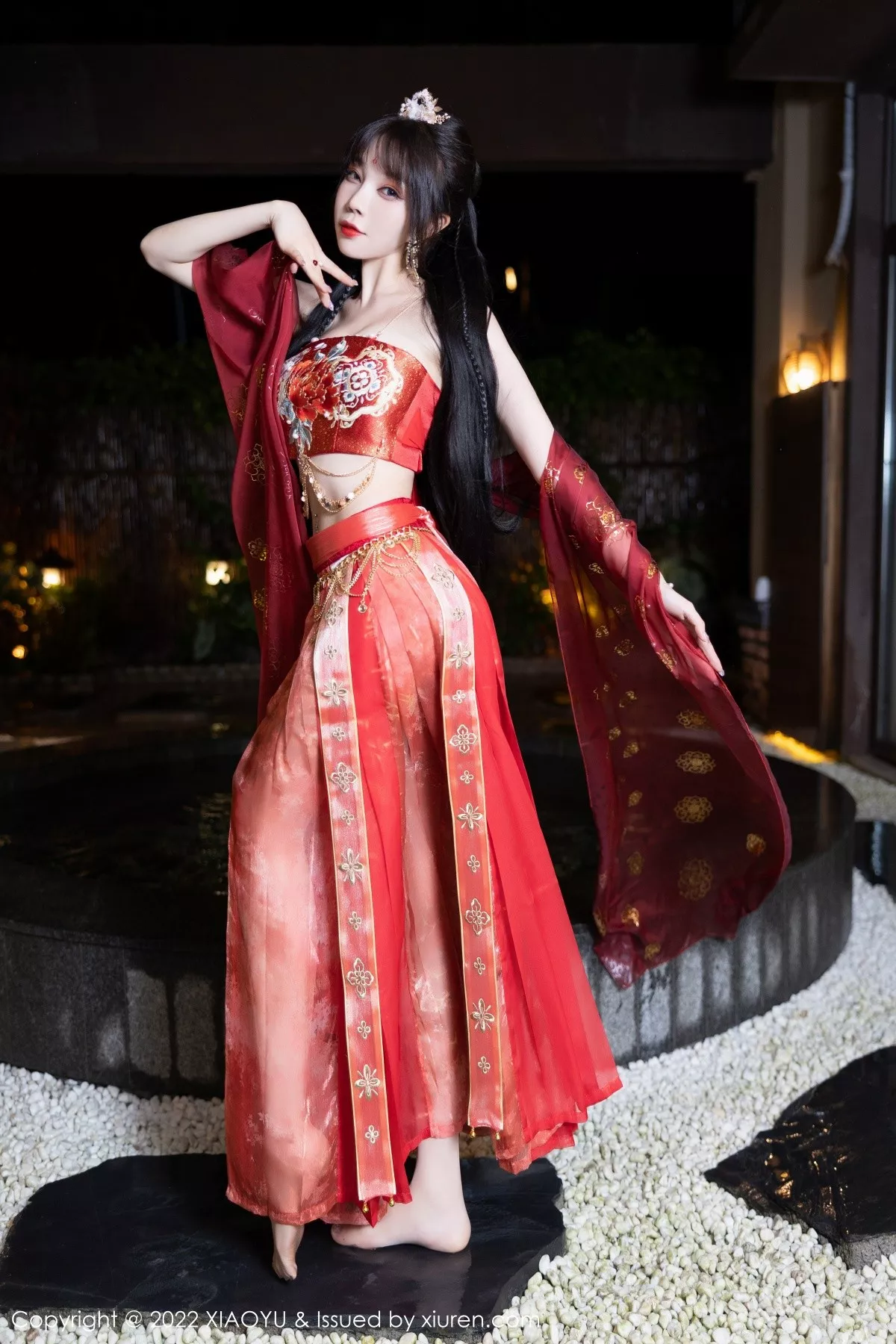 秀人集.com_[XiaoYu画语界]Vol.827_女神徐莉芝Booty泳池性感红色轻透古装服饰秀完美身材诱惑写真70P