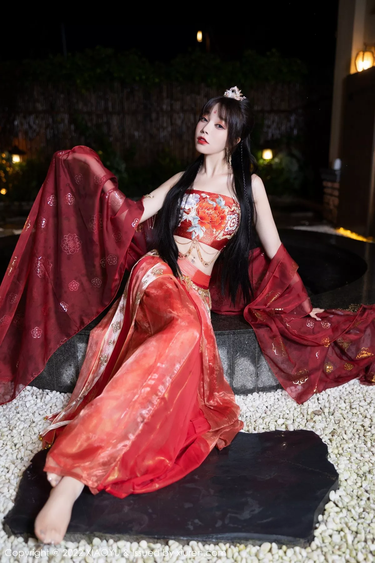 秀人集.com_[XiaoYu画语界]Vol.827_女神徐莉芝Booty泳池性感红色轻透古装服饰秀完美身材诱惑写真70P