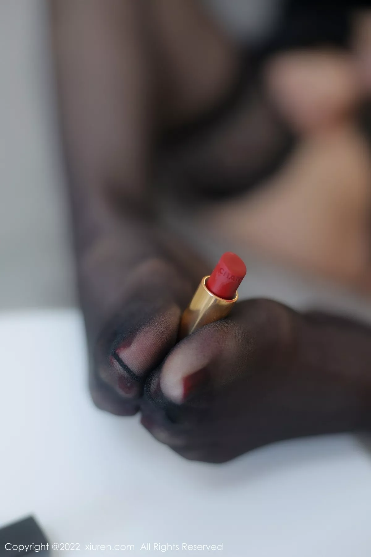 秀人集.com_[XiuRen秀人网]No.5335_模特诗诗kiki大理旅拍半脱黑色条纹T恤露性感蕾丝内衣诱惑写真83P