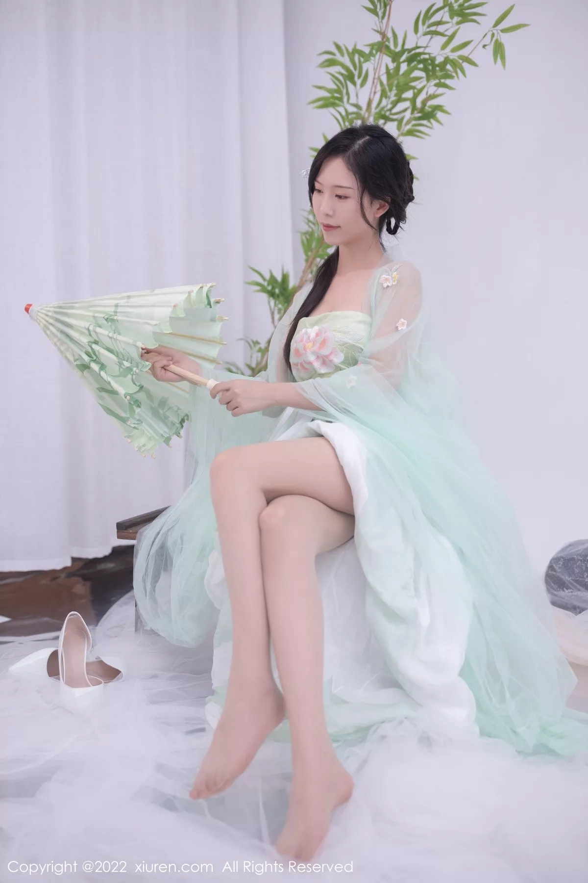 秀人集.com_[XiuRen秀人网]No.5345_模特利世私房性感淡绿色轻透古装服饰透视秀火辣身材诱惑写真72P