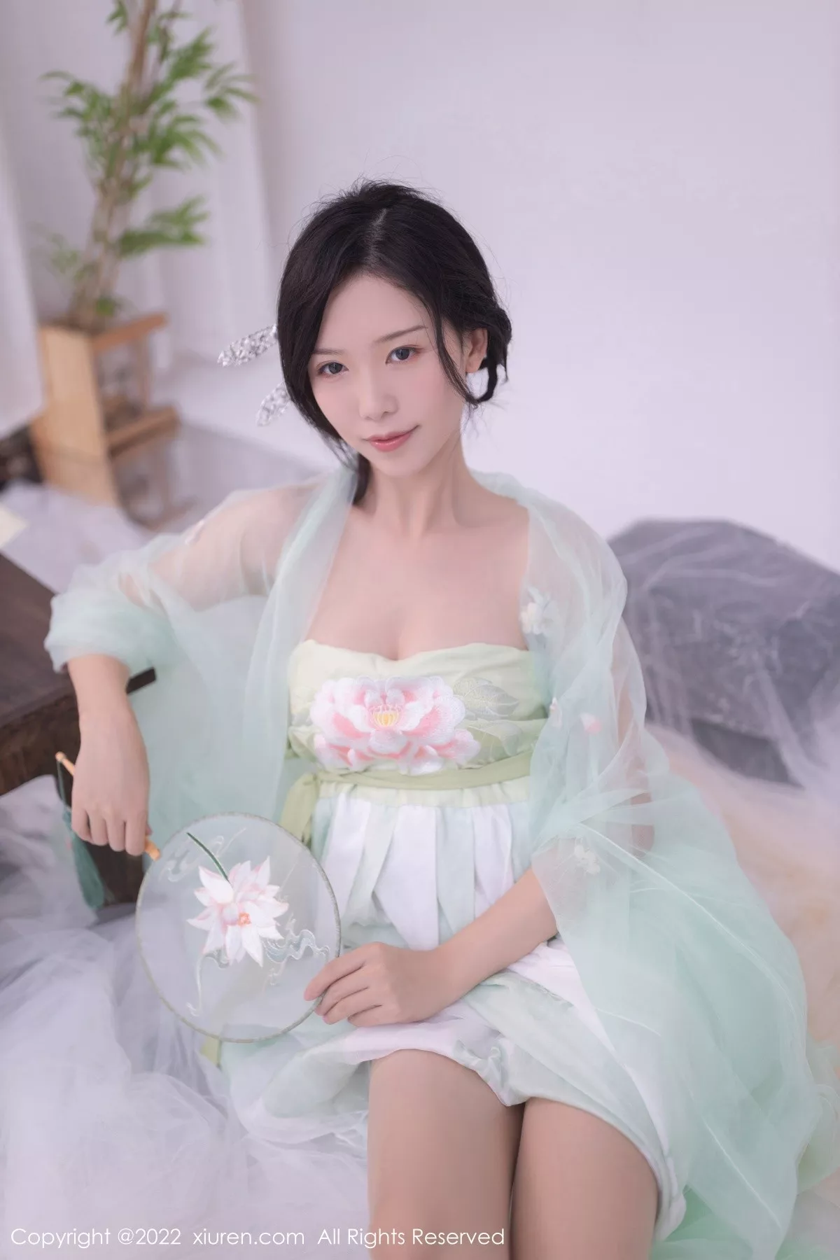 秀人集.com_[XiuRen秀人网]No.5345_模特利世私房性感淡绿色轻透古装服饰透视秀火辣身材诱惑写真72P