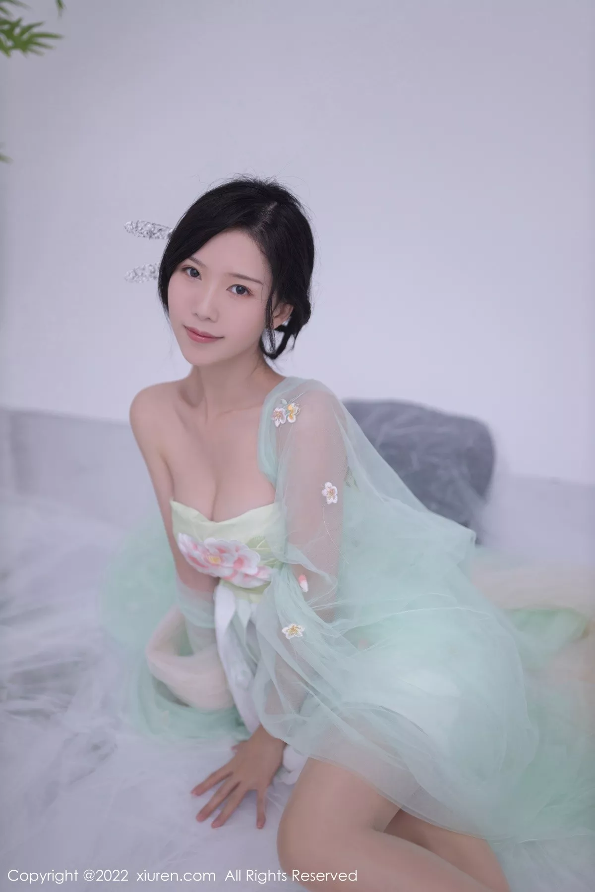 秀人集.com_[XiuRen秀人网]No.5345_模特利世私房性感淡绿色轻透古装服饰透视秀火辣身材诱惑写真72P