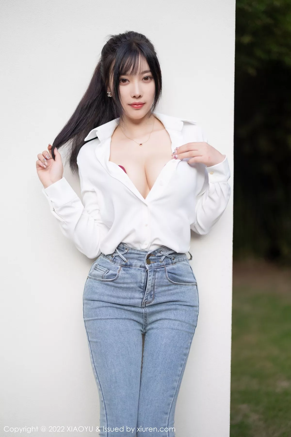 秀人集.com_[XiaoYu画语界]Vol.846_女神杨晨晨Yome性感白T配牛仔裤露红色内衣超薄肉丝诱惑写真85P