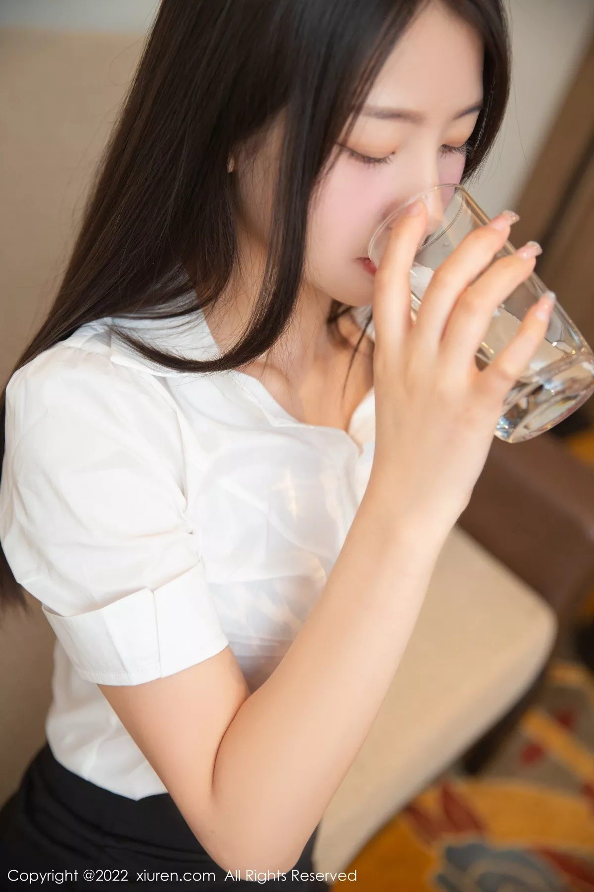 秀人集.com_[XiuRen秀人网]No.5464_模特熊小诺性感白T配黑短裙半脱露豹纹内衣配开档黑丝诱惑写真82P