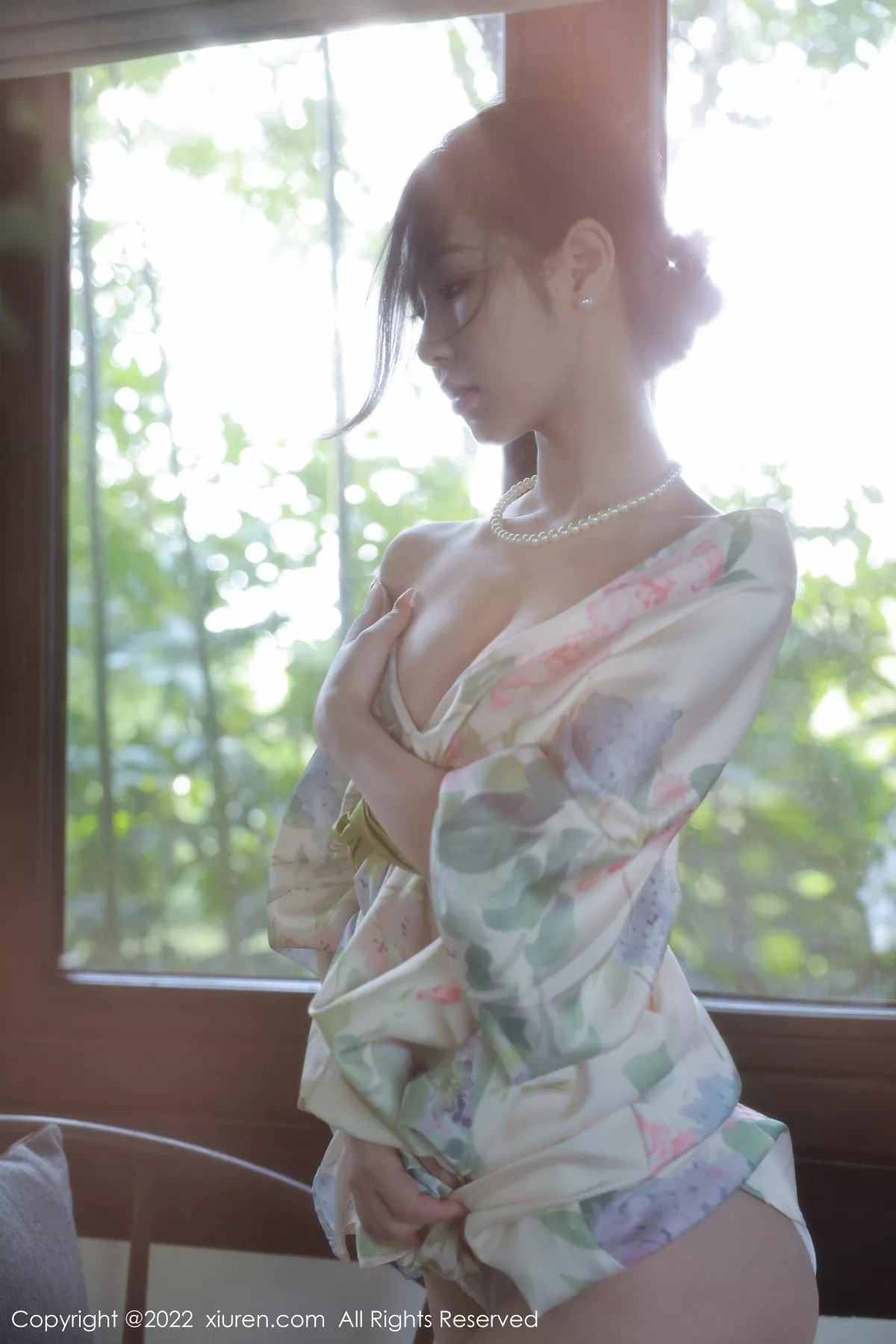 秀人集.com_[XiuRen秀人网]No.5514_模特谢晚晚性感白色带花纹长裙配原色丝袜秀完美身材诱惑写真111P