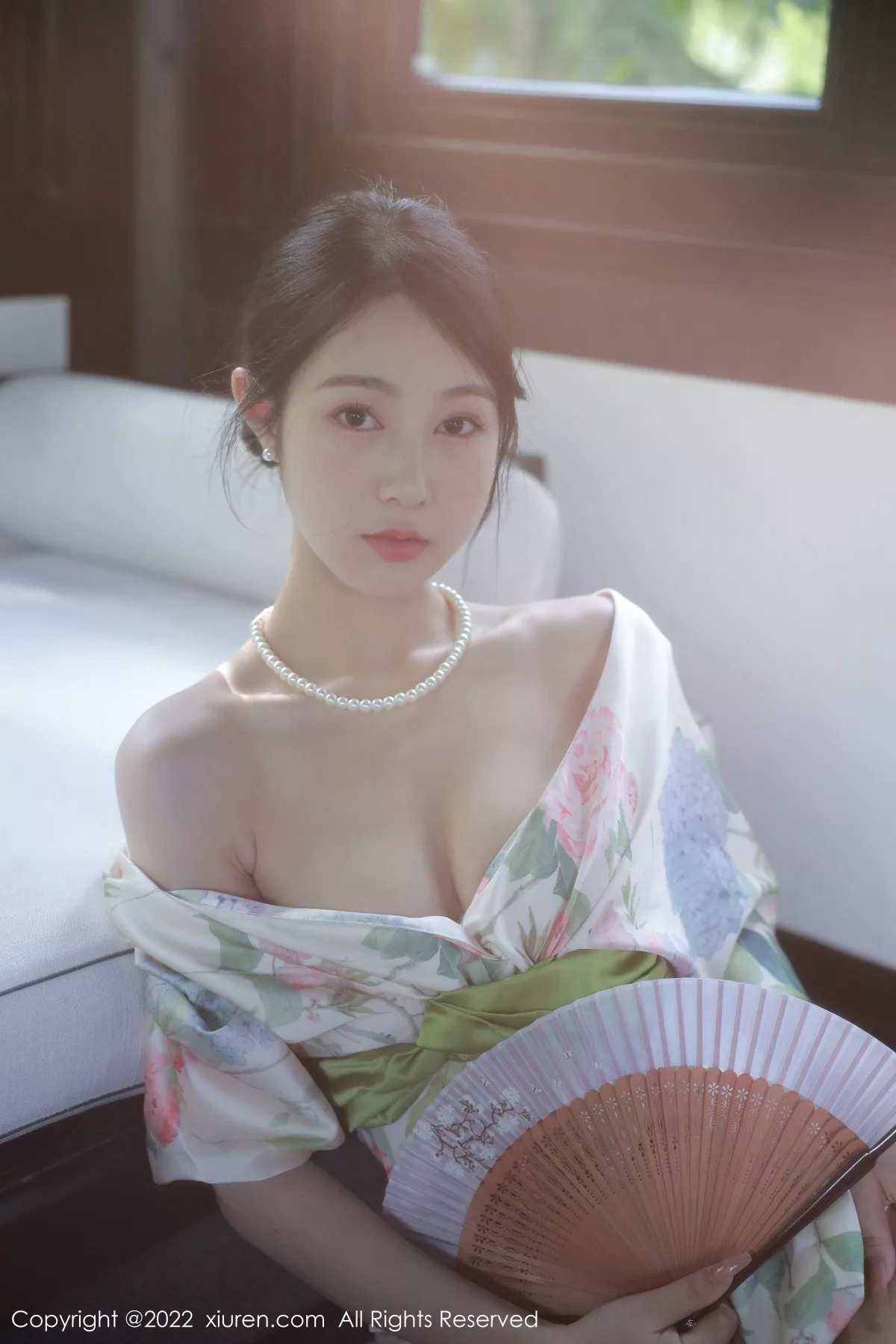 秀人集.com_[XiuRen秀人网]No.5514_模特谢晚晚性感白色带花纹长裙配原色丝袜秀完美身材诱惑写真111P