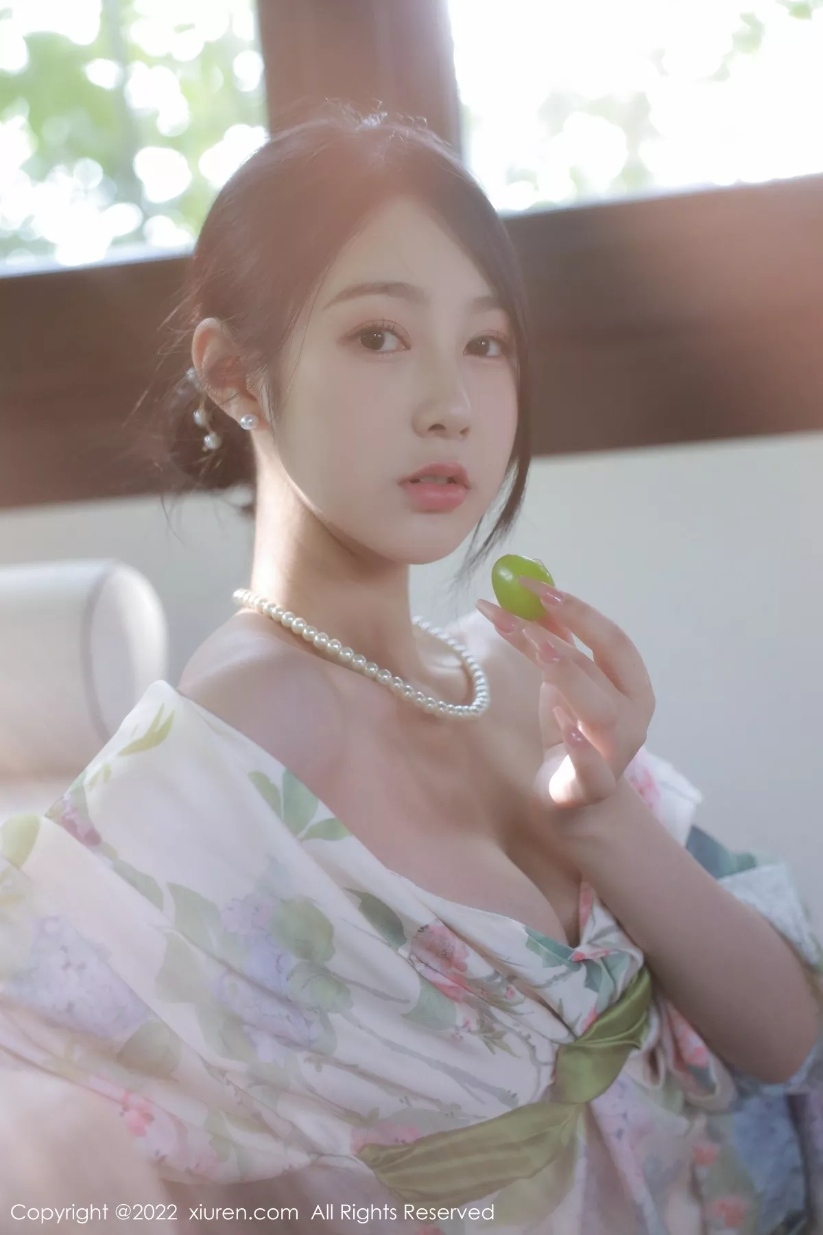 秀人集.com_[XiuRen秀人网]No.5514_模特谢晚晚性感白色带花纹长裙配原色丝袜秀完美身材诱惑写真111P