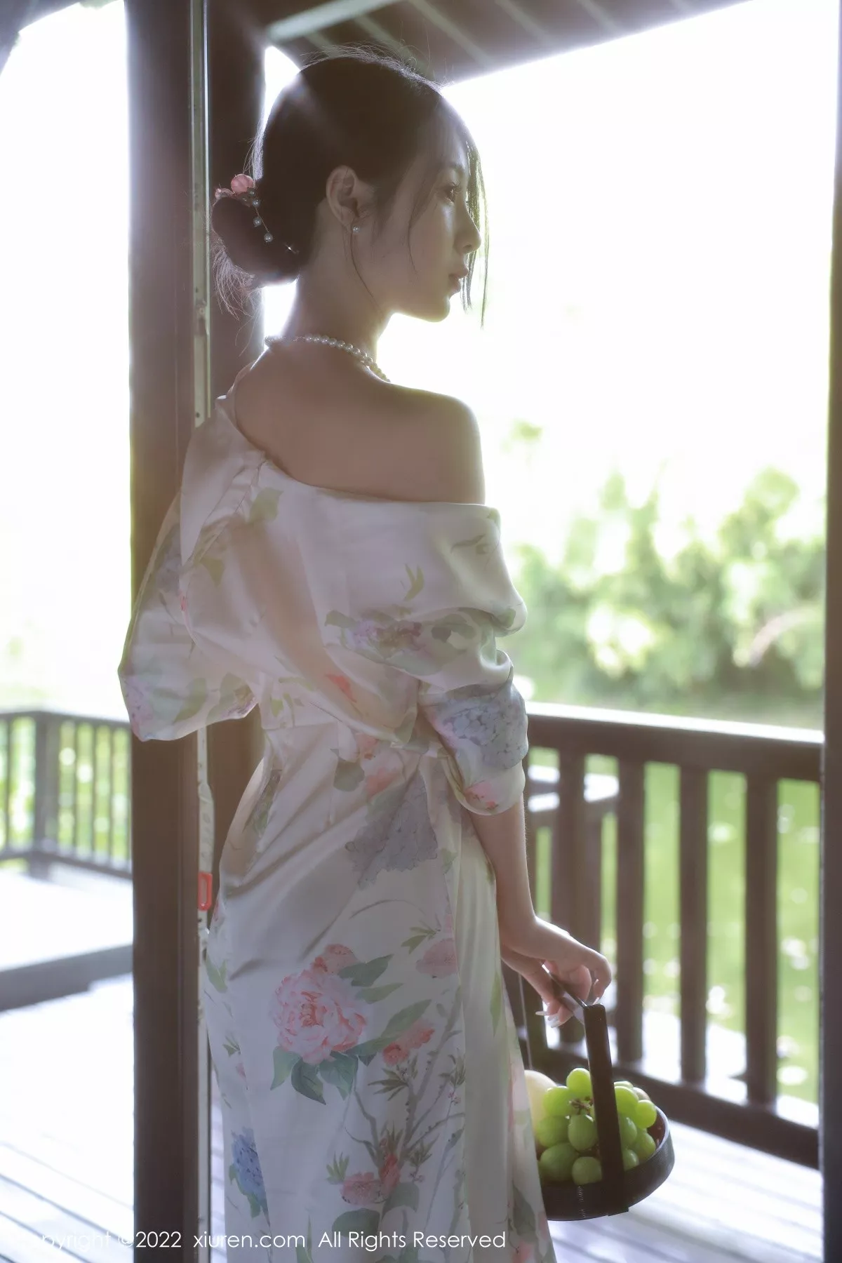 秀人集.com_[XiuRen秀人网]No.5514_模特谢晚晚性感白色带花纹长裙配原色丝袜秀完美身材诱惑写真111P