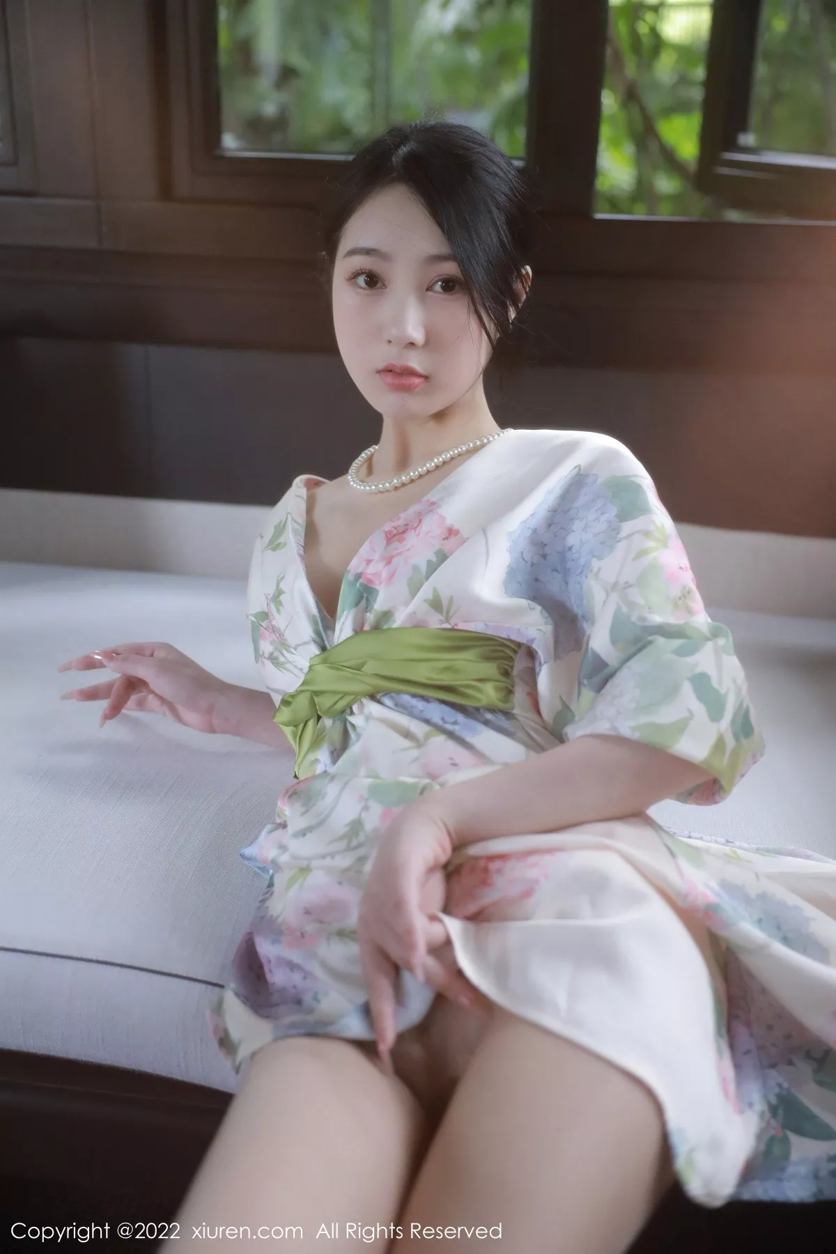 秀人集.com_[XiuRen秀人网]No.5514_模特谢晚晚性感白色带花纹长裙配原色丝袜秀完美身材诱惑写真111P