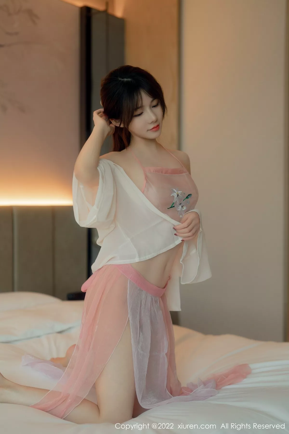 秀人集.com_[XiuRen秀人网]No.5519_模特婠婠么床上粉色古典薄纱服饰秀曼妙身材豪乳翘臀诱惑写真59P