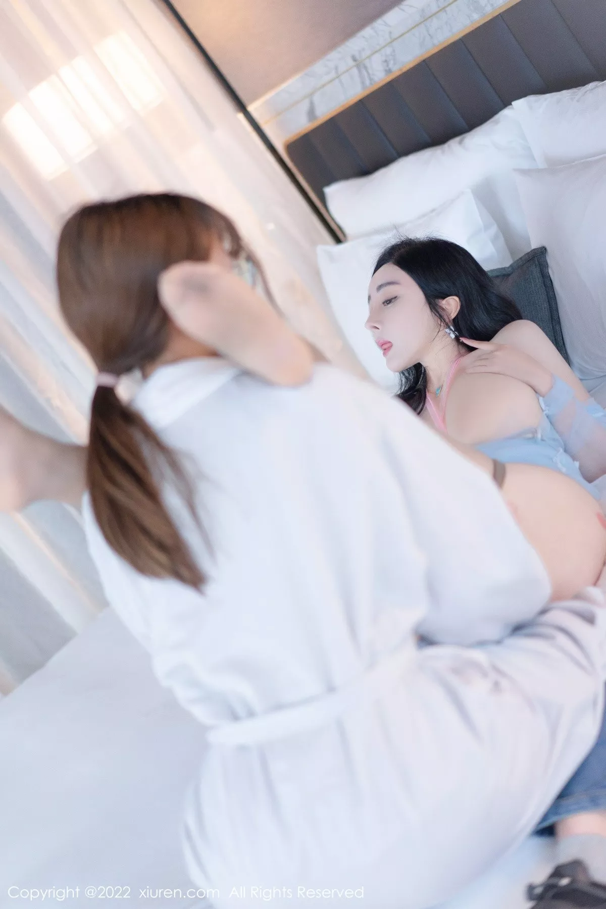 秀人集.com_[XiuRen秀人网]No.5526_模特允爾成都旅拍情节拍摄浅色轻透连衣裙秀丰满身材诱惑写真60P