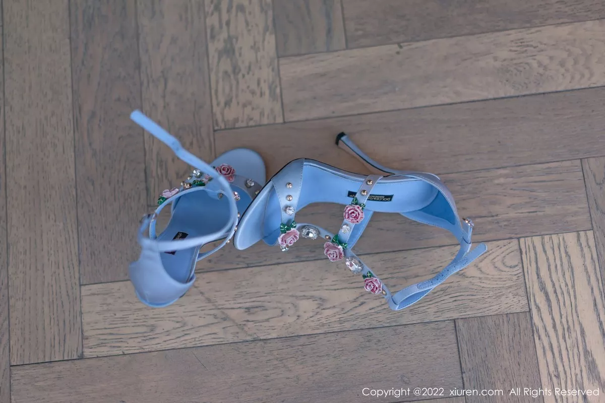 秀人集.com_[XiuRen秀人网]No.5526_模特允爾成都旅拍情节拍摄浅色轻透连衣裙秀丰满身材诱惑写真60P