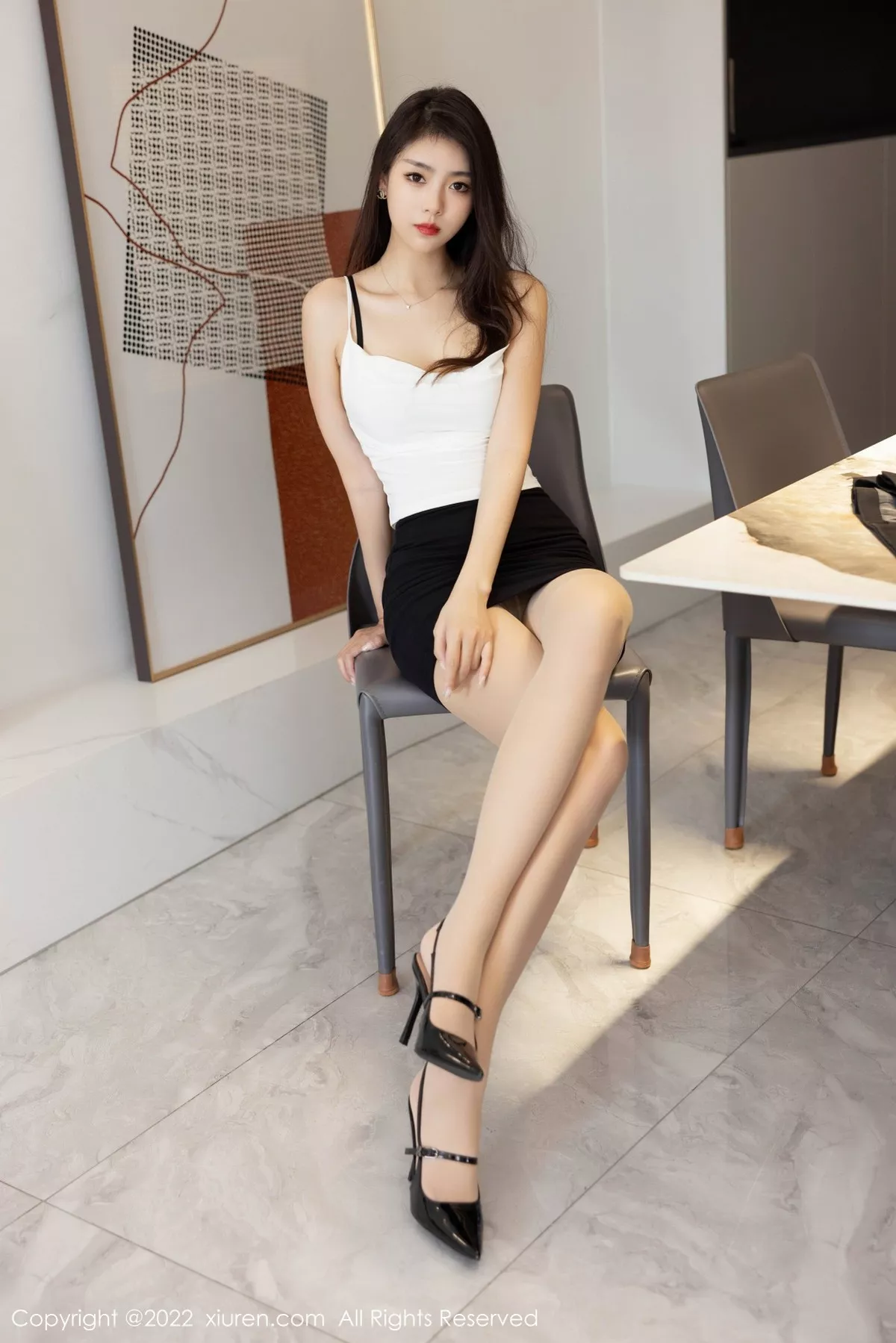 秀人集.com_[XiuRen秀人网]No.5530_模特可乐Vicky性感白T配黑短裙露超薄肉丝秀翘臀美腿诱惑写真63P