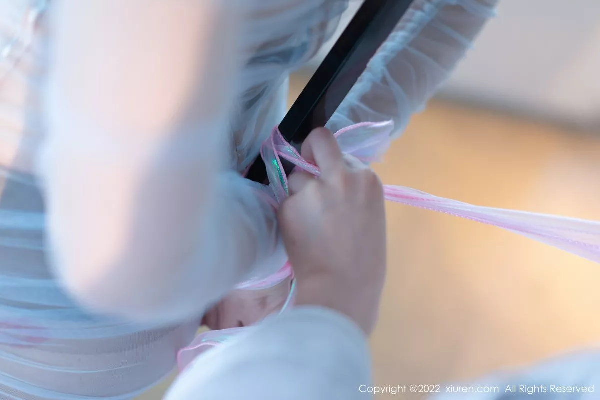 秀人集.com_[XiuRen秀人网]No.5526_模特允爾成都旅拍情节拍摄浅色轻透连衣裙秀丰满身材诱惑写真60P