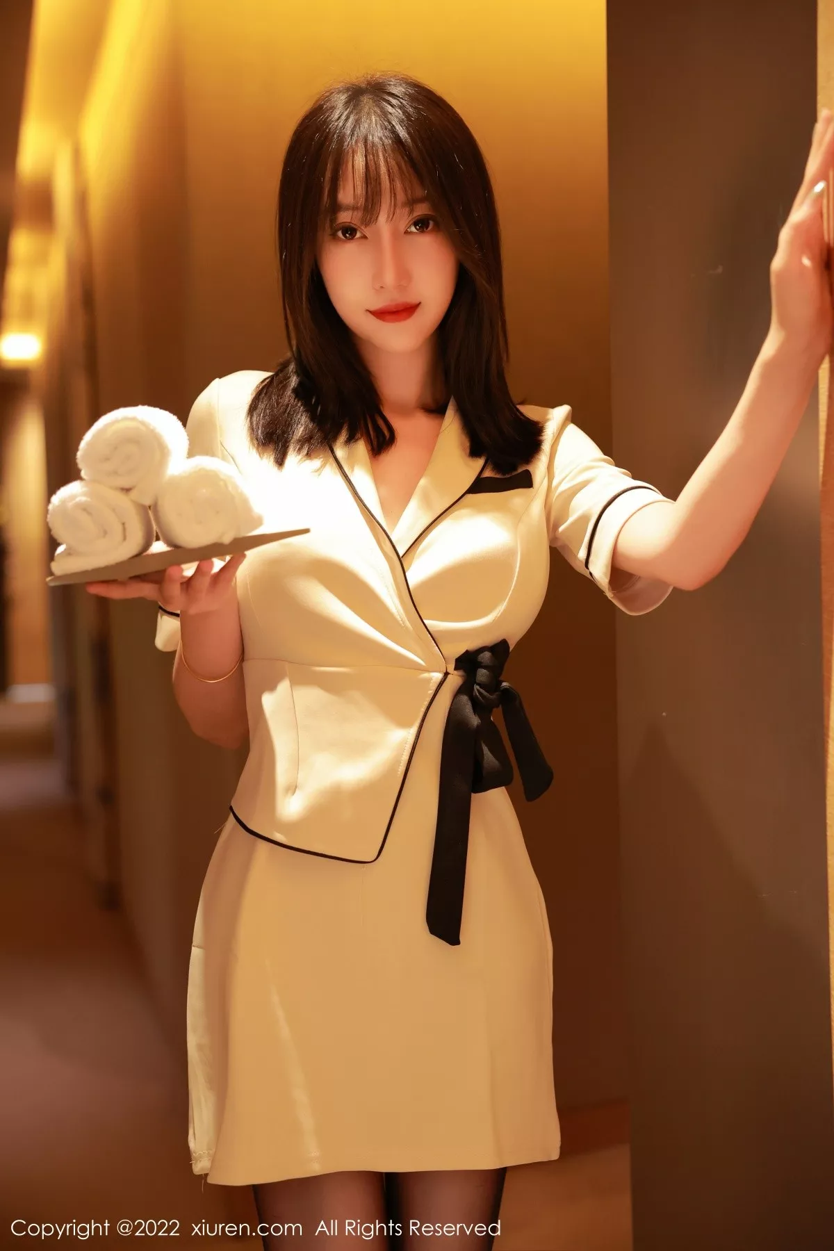 秀人集.com_[XiuRen秀人网]No.5534_模特玥儿玥er香格里拉旅拍角色扮演黄色制服配开档黑丝诱惑写真60P