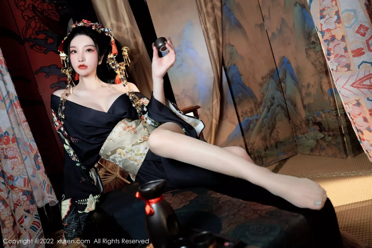 秀人集.com_[XiuRen秀人网]No.5537_女神周于希Sally宽衣解带主题日系风脱和服露翘臀美腿诱惑写真80P