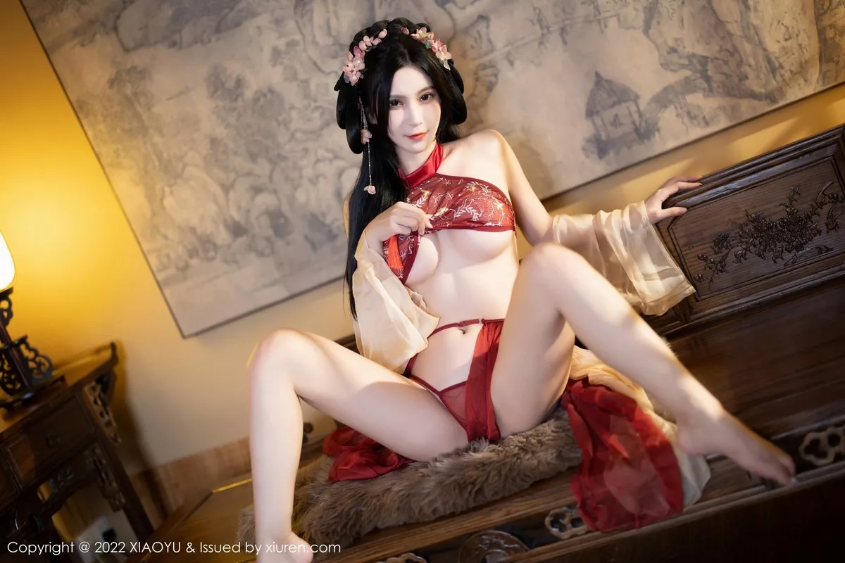 秀人集.com_[XiaoYu画语界]Vol.858_模特小蛮妖Yummy杭州旅拍红色丝绸古装服露白嫩肌肤诱惑写真81P