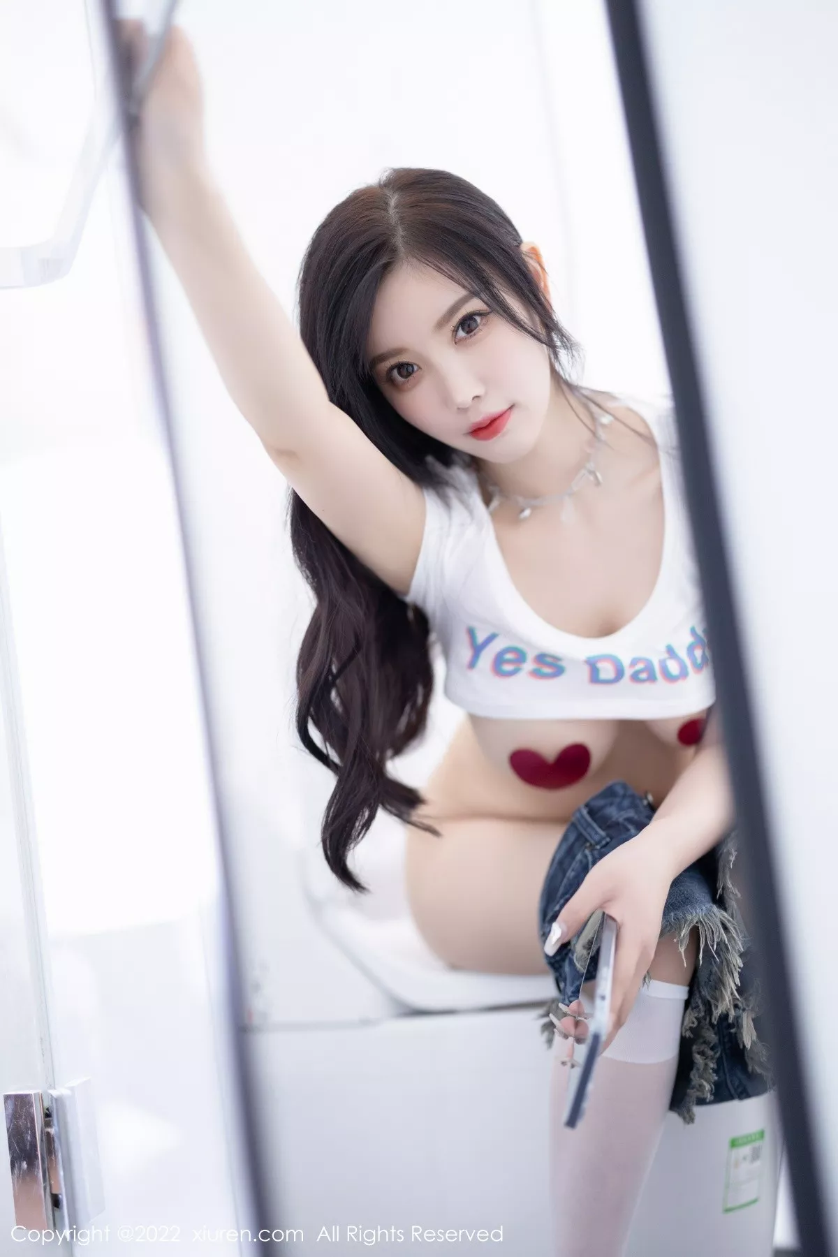 秀人集.com_[XiuRen秀人网]No.5551_女神杨晨晨Yome白色半截上衣配牛仔超短裤秀丰腴身材诱惑写真72P