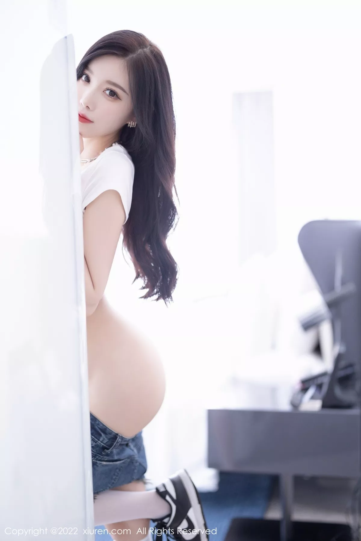 秀人集.com_[XiuRen秀人网]No.5551_女神杨晨晨Yome白色半截上衣配牛仔超短裤秀丰腴身材诱惑写真72P