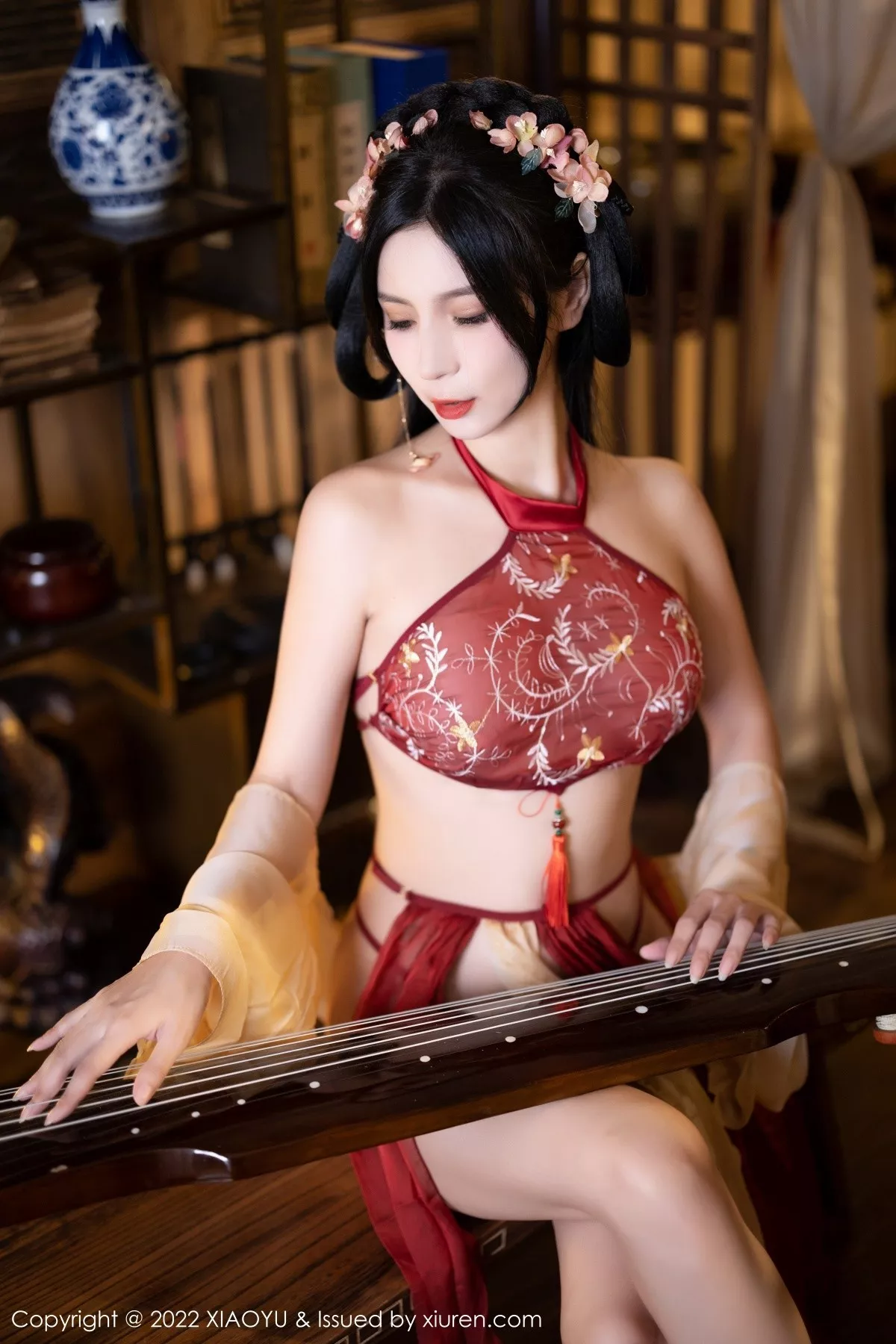 秀人集.com_[XiaoYu画语界]Vol.858_模特小蛮妖Yummy杭州旅拍红色丝绸古装服露白嫩肌肤诱惑写真81P