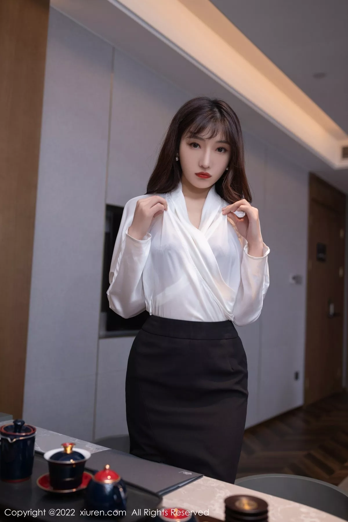 秀人集.com_[XiuRen秀人网]No.5564_模特陆萱萱性感白T配短裙半脱露紫色蕾丝内衣超薄黑丝诱惑写真80P