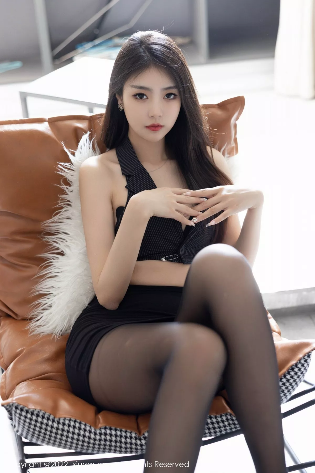 秀人集.com_[XiuRen秀人网]No.5562_模特可乐Vicky私房性感黑色服饰配超薄黑丝秀苗条身材魅惑写真45P