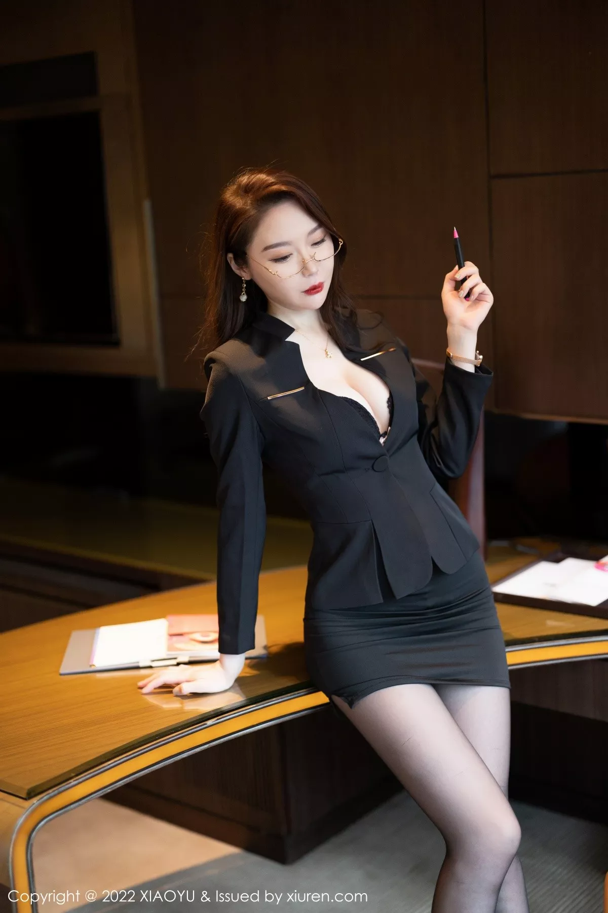 秀人集.com_[XiaoYu画语界]Vol.863_模特梦心玥脱性感深色职业装露蕾丝内衣超薄黑丝完美诱惑写真101P