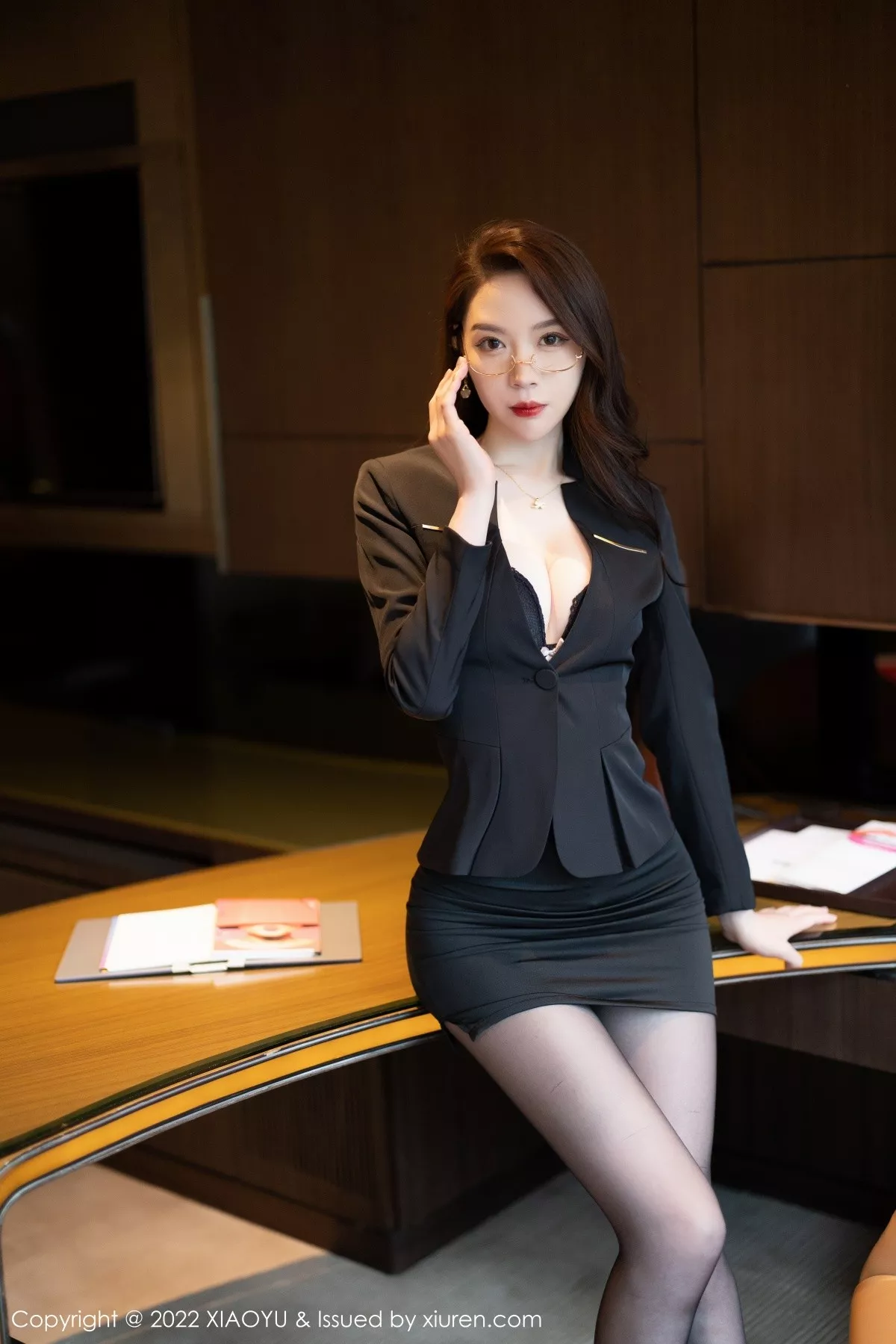 秀人集.com_[XiaoYu画语界]Vol.863_模特梦心玥脱性感深色职业装露蕾丝内衣超薄黑丝完美诱惑写真101P