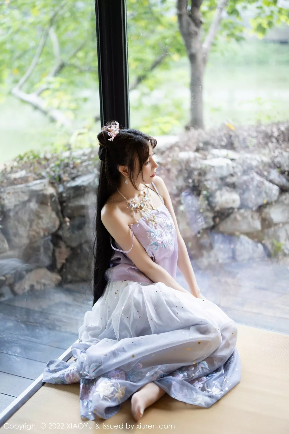 秀人集.com_[XiaoYu画语界]Vol.866_女神徐莉芝Booty杭州旅拍浅紫色古装服配超薄无内肉丝诱惑写真94P