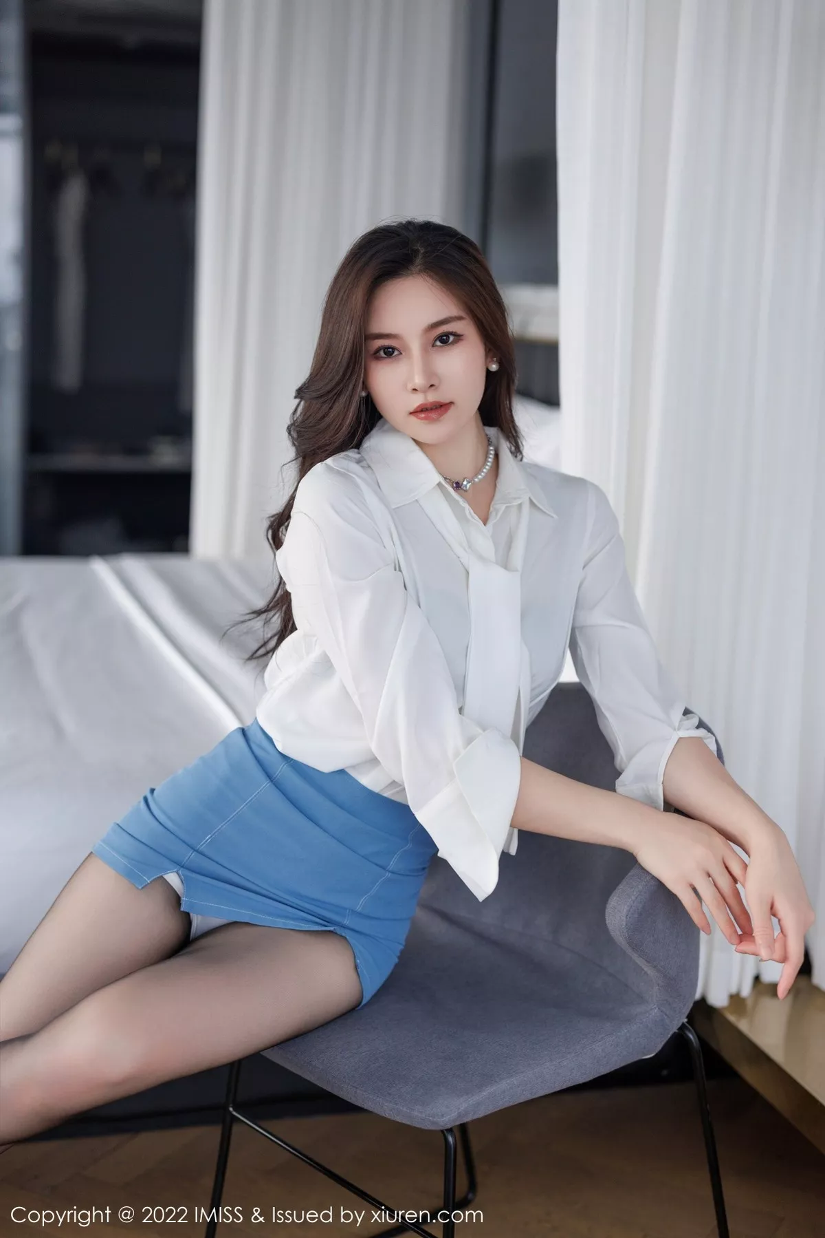 秀人集.com_[IMISS爱蜜社]Vol.700_美女Vanessa性感白T配蓝短裙露蕾丝内衣配超薄黑丝诱惑写真68P