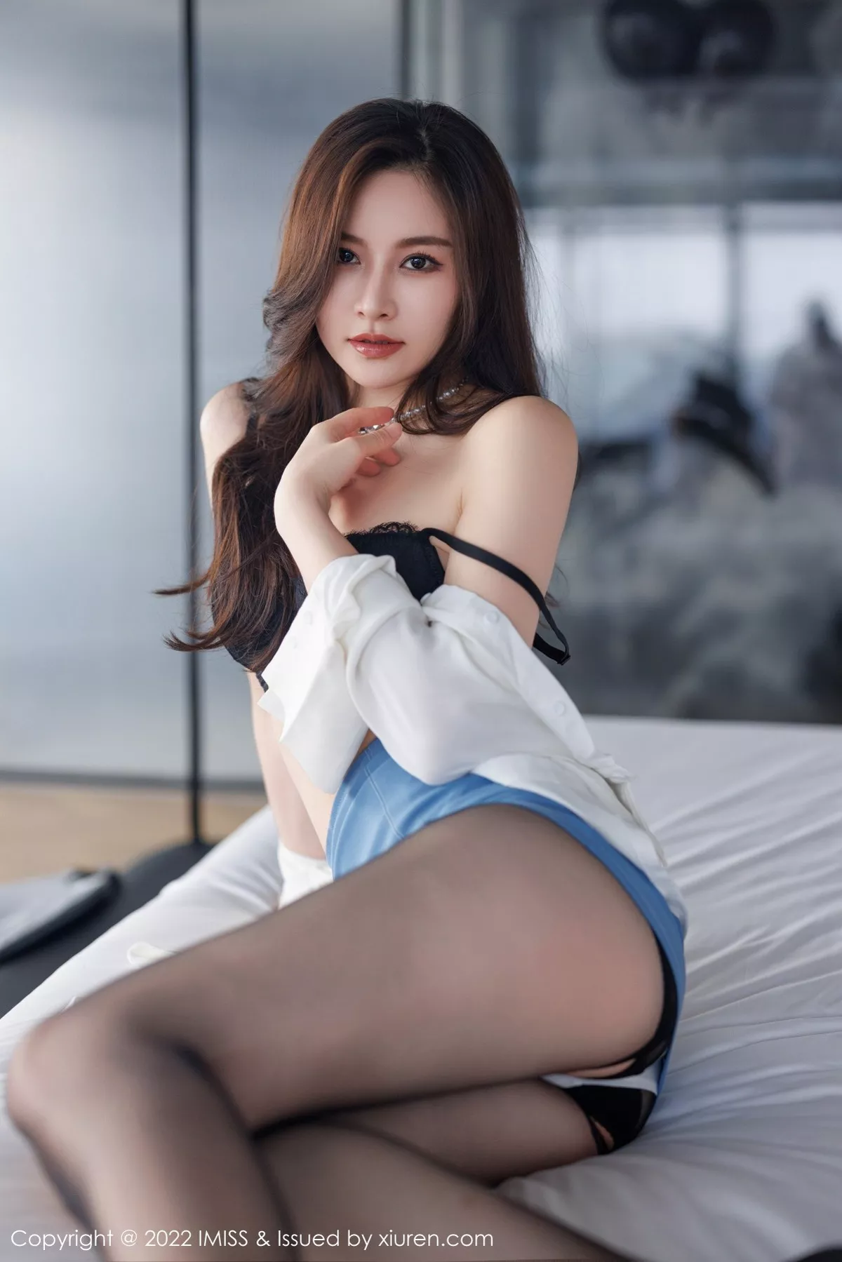 秀人集.com_[IMISS爱蜜社]Vol.700_美女Vanessa性感白T配蓝短裙露蕾丝内衣配超薄黑丝诱惑写真68P