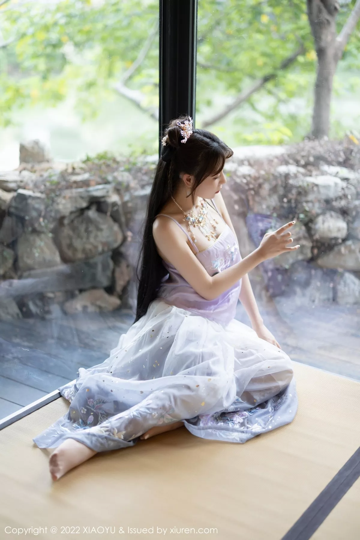 秀人集.com_[XiaoYu画语界]Vol.866_女神徐莉芝Booty杭州旅拍浅紫色古装服配超薄无内肉丝诱惑写真94P