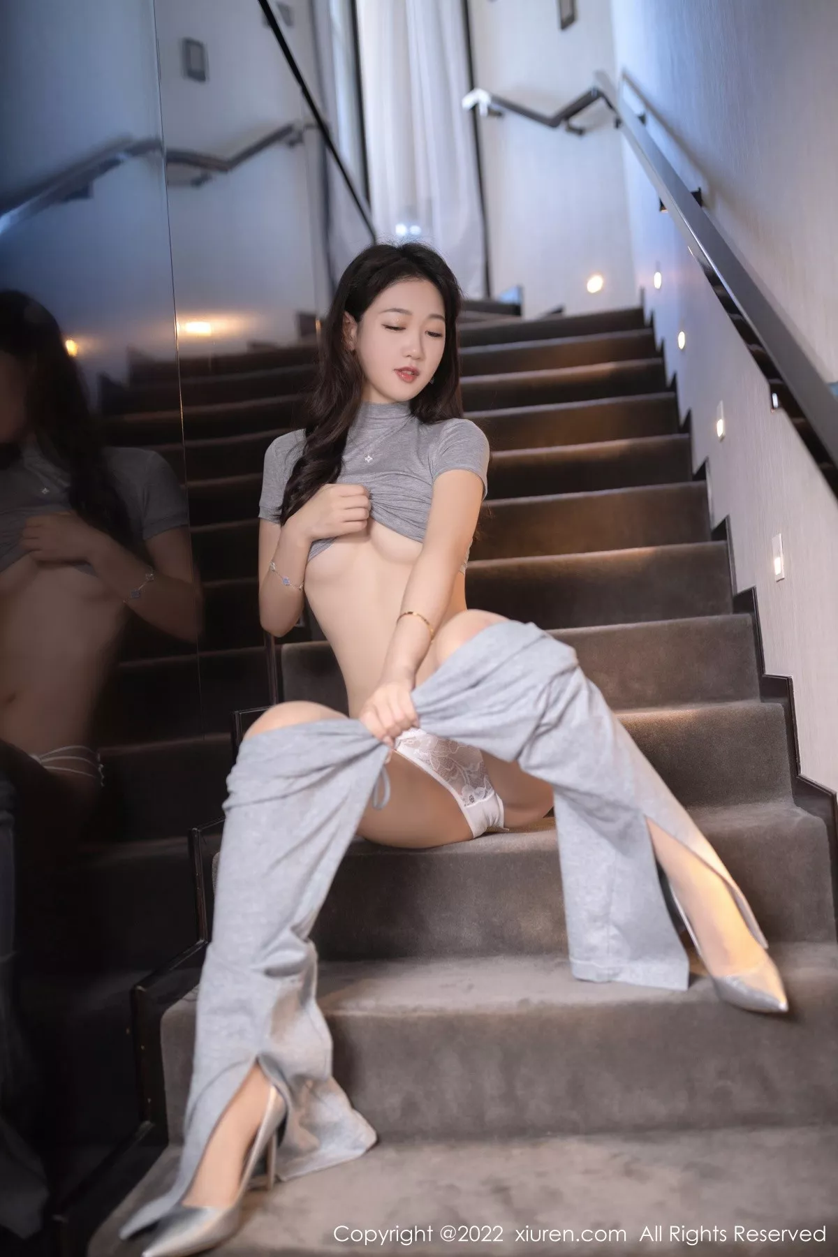 秀人集.com_[XiuRen秀人网]No.5608_模特唐安琪北京旅拍性感灰色紧身套装半脱露蕾丝内裤诱惑写真78P