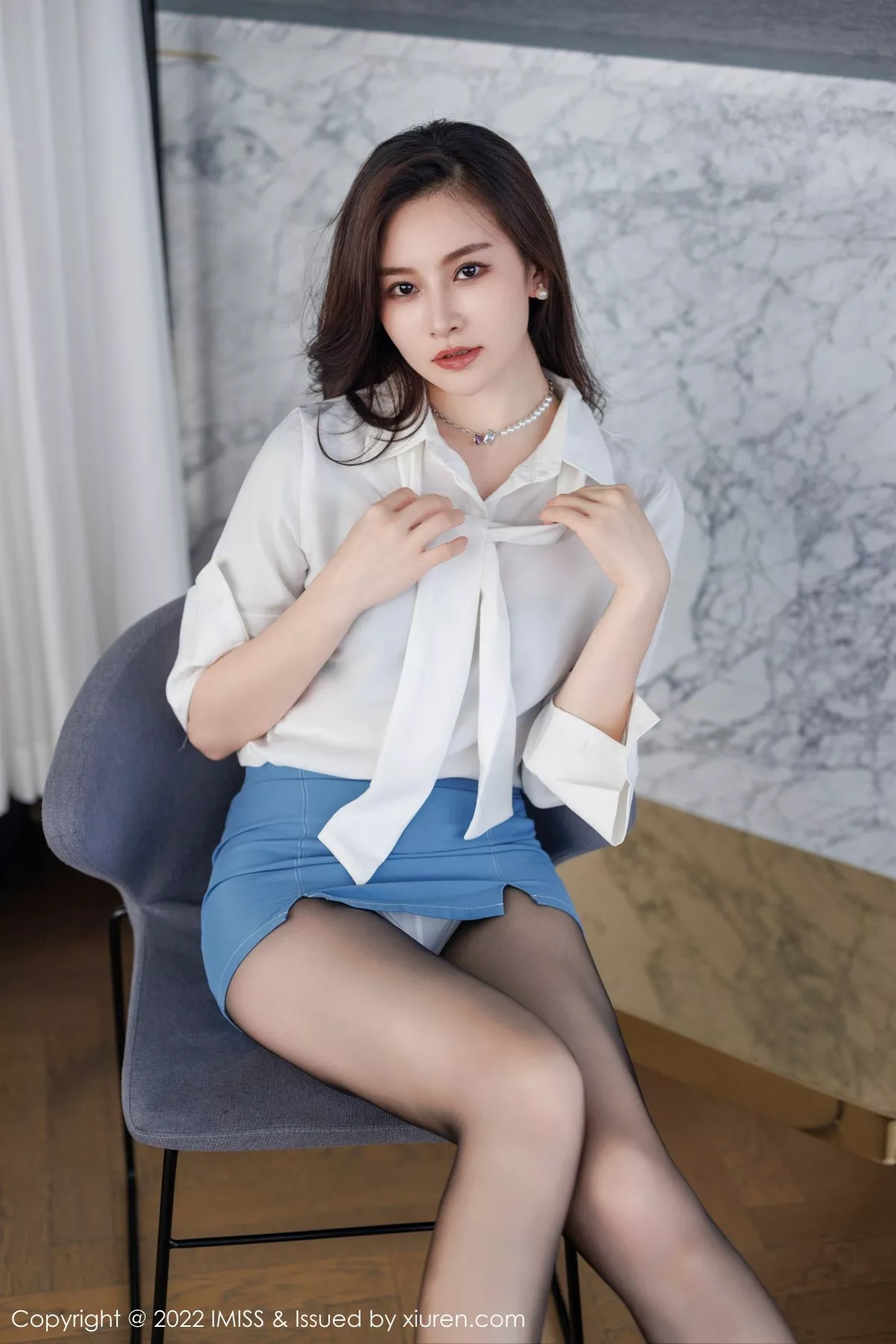 秀人集.com_[IMISS爱蜜社]Vol.700_美女Vanessa性感白T配蓝短裙露蕾丝内衣配超薄黑丝诱惑写真68P