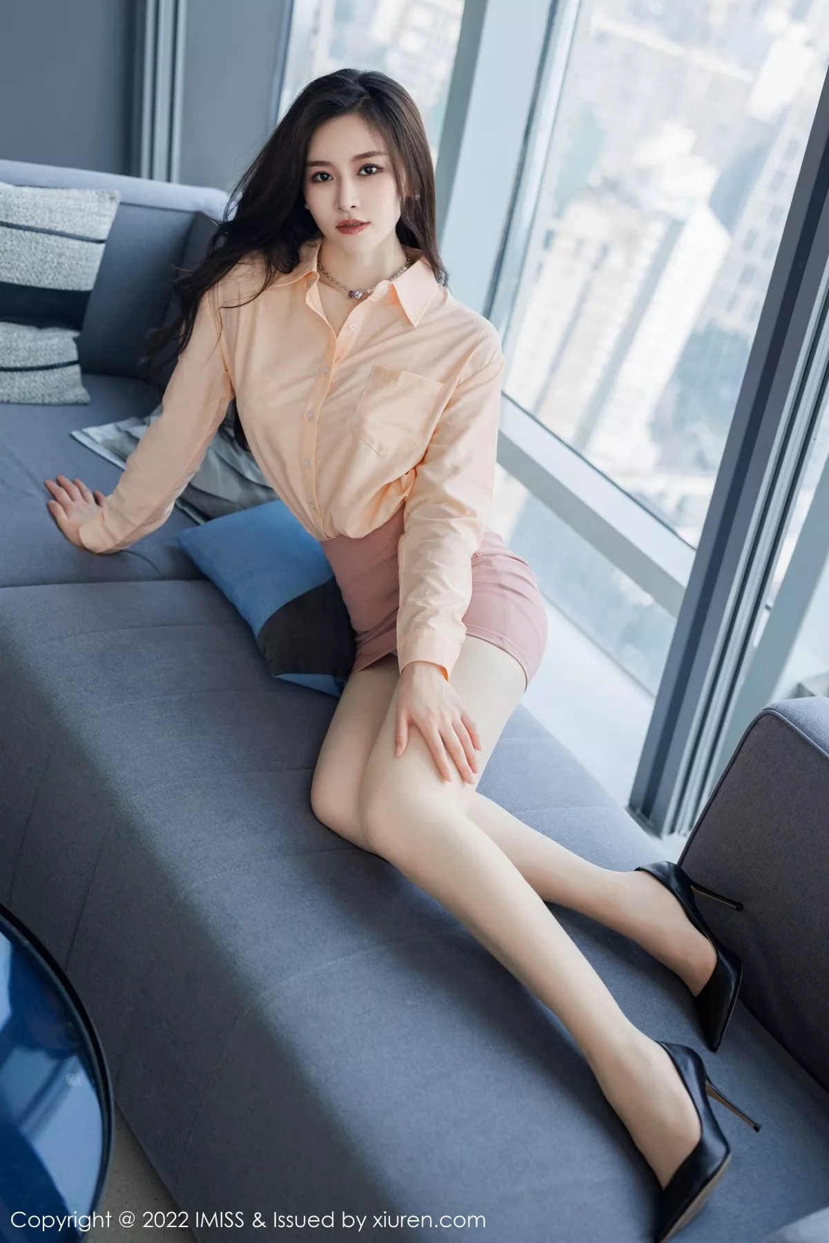 秀人集.com_[IMISS爱蜜社]Vol.694_气质美女Vanessa淡橙色上衣配短裙半脱露蕾丝内衣诱惑写真64P