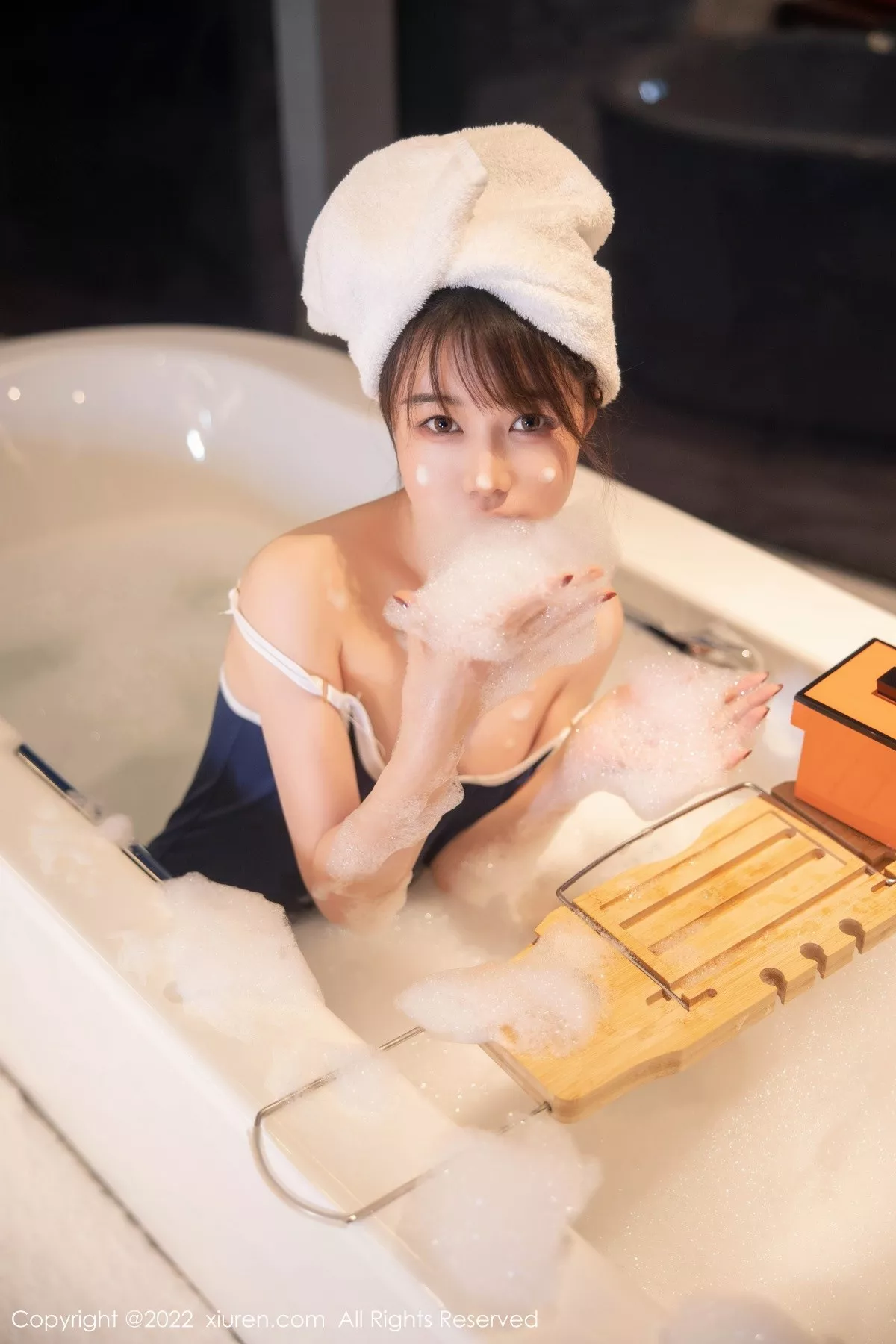 秀人集.com_[XiuRen秀人网]No.5477_模特婠婠么私房浴缸性感深蓝色比基尼湿身泡泡浴撩人诱惑写真76P