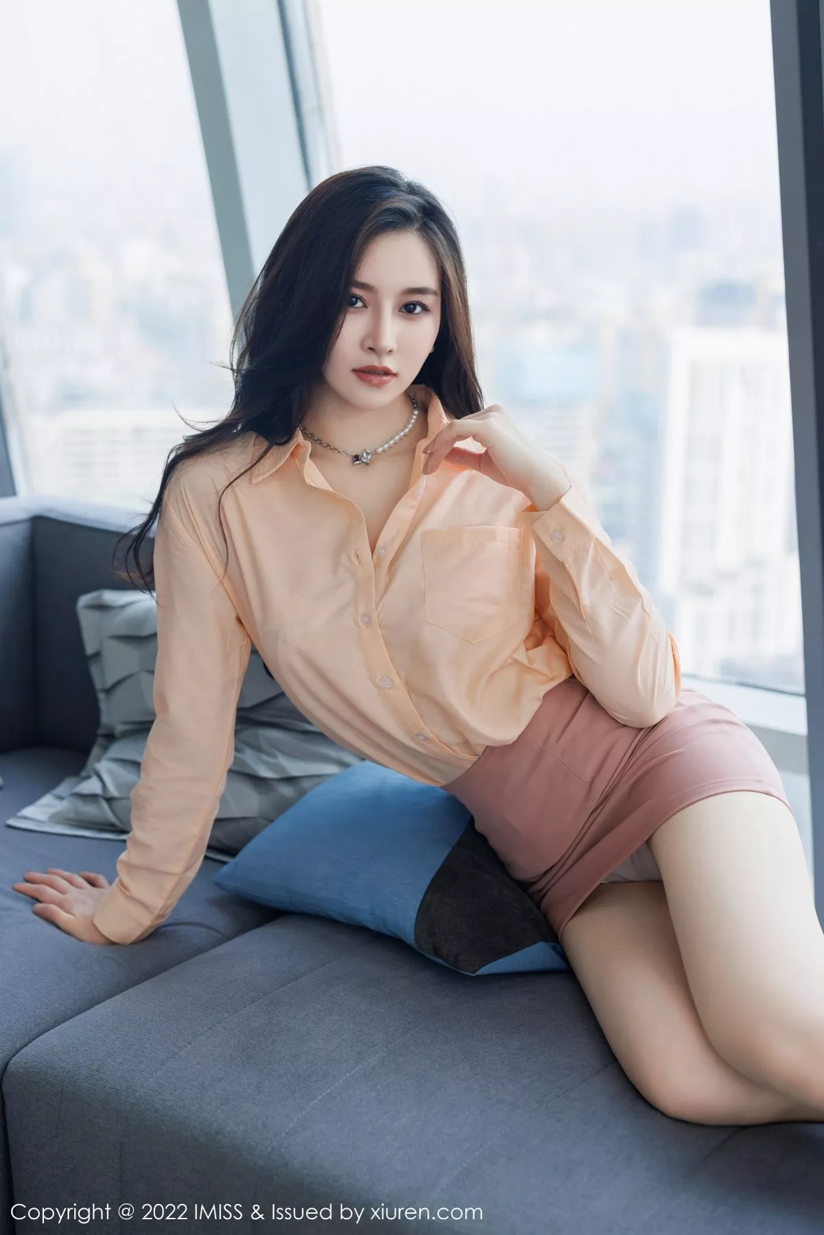 秀人集.com_[IMISS爱蜜社]Vol.694_气质美女Vanessa淡橙色上衣配短裙半脱露蕾丝内衣诱惑写真64P