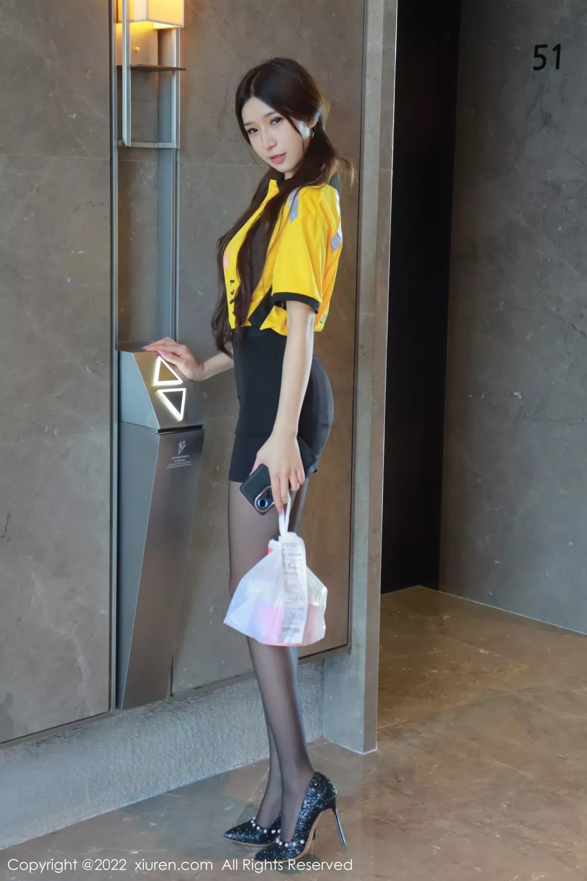 秀人集.com_[XiuRen秀人网]No.5481_模特hebe韩心雨外卖员角色扮演黑色短裙配超薄黑丝魅惑写真81P