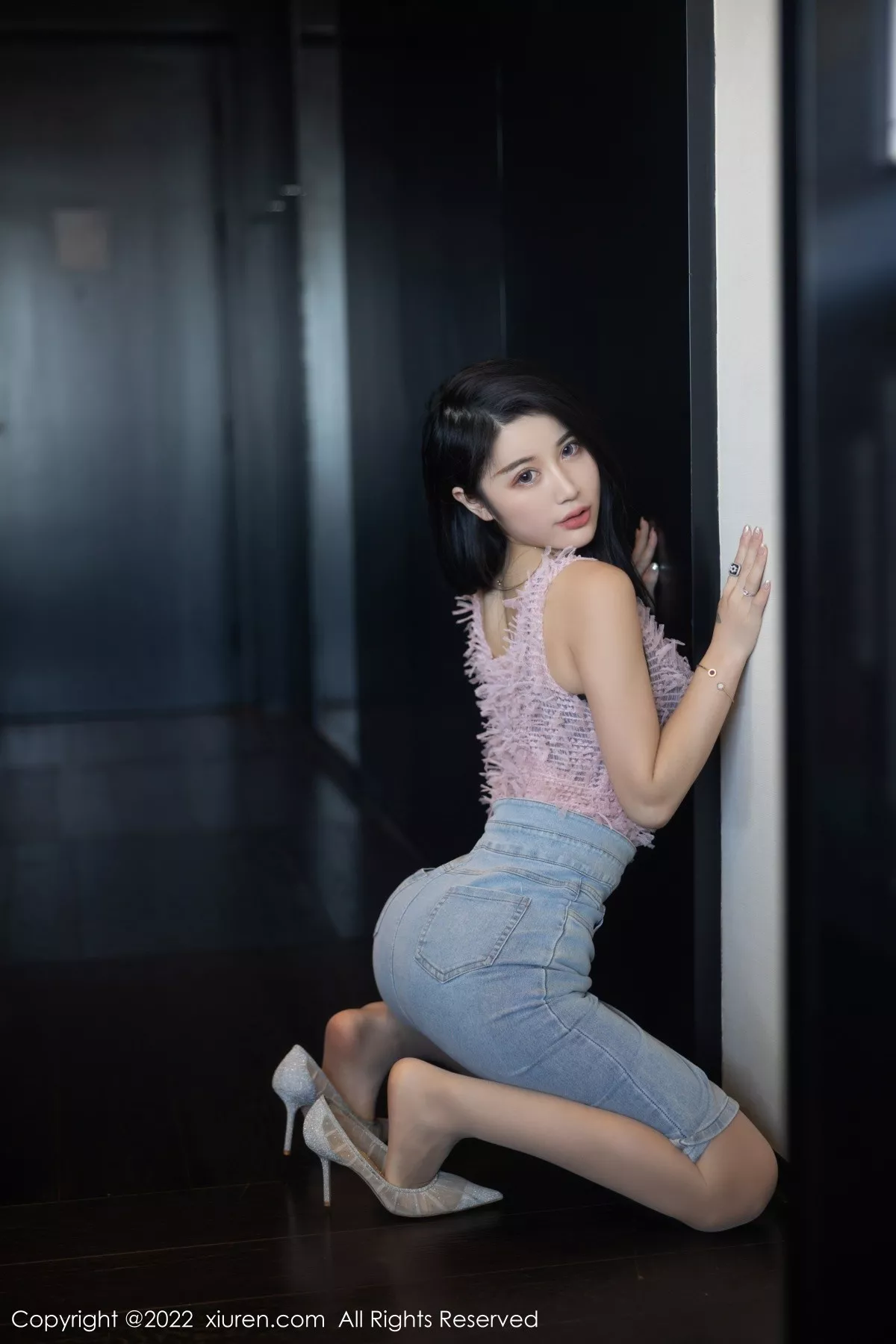 秀人集.com_[XiuRen秀人网]No.5489_模特美七Mia西双版纳旅拍私房半脱露黑色蕾丝内衣惹火诱惑写真97P