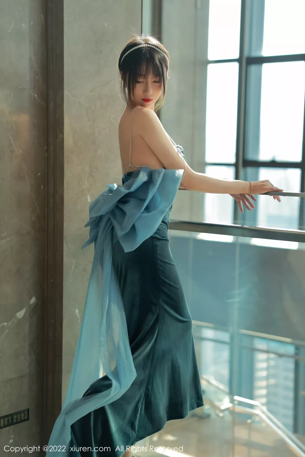 秀人集.com_[XiuRen秀人网]No.5493_模特玥儿玥er香格里拉旅拍暗绿色吊带长裙秀完美身材诱惑写真59P