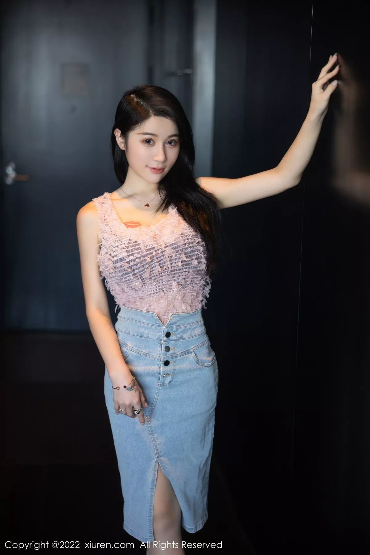 秀人集.com_[XiuRen秀人网]No.5489_模特美七Mia西双版纳旅拍私房半脱露黑色蕾丝内衣惹火诱惑写真97P