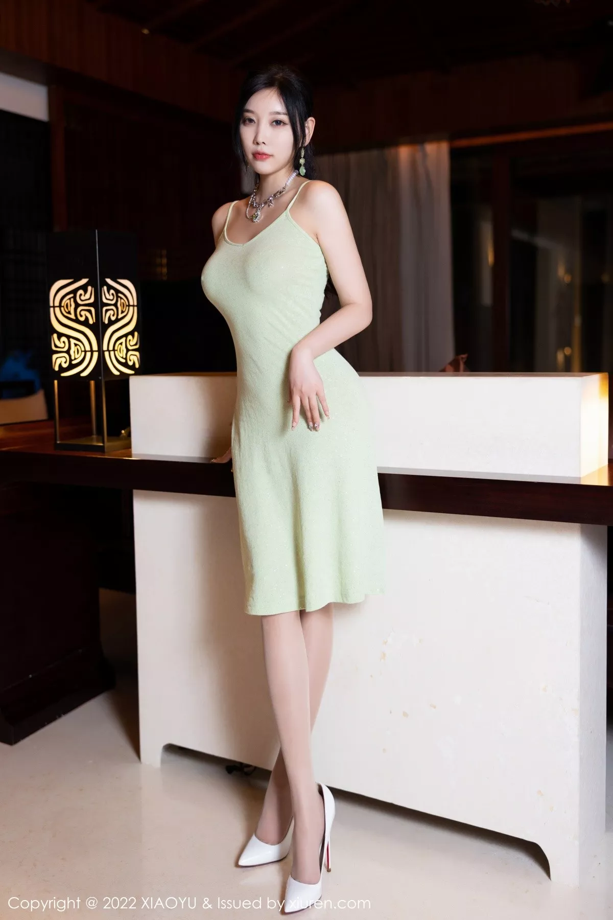 秀人集.com_[XiaoYu画语界]Vol.851_女神杨晨晨Yome白色露肩连衣裙+淡绿吊带裙秀完美身材诱惑写真80P