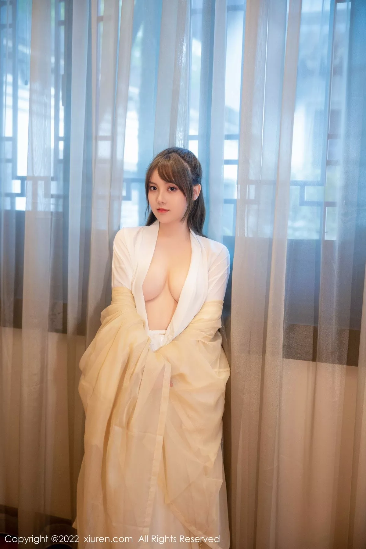 秀人集.com_[XiuRen秀人网]No.5653_模特豆瓣酱私房性感白色古装服饰半脱露白嫩豪乳惹火诱惑写真77P