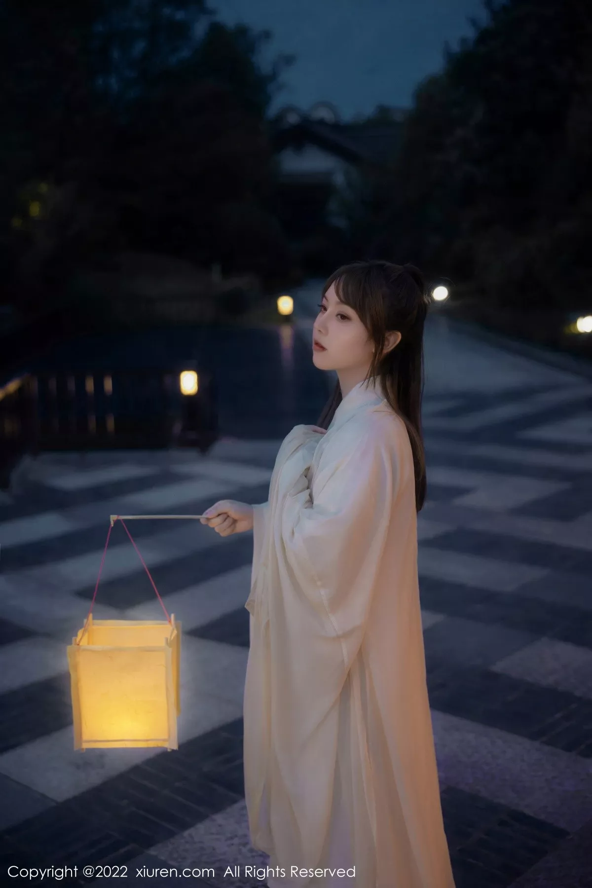 秀人集.com_[XiuRen秀人网]No.5653_模特豆瓣酱私房性感白色古装服饰半脱露白嫩豪乳惹火诱惑写真77P