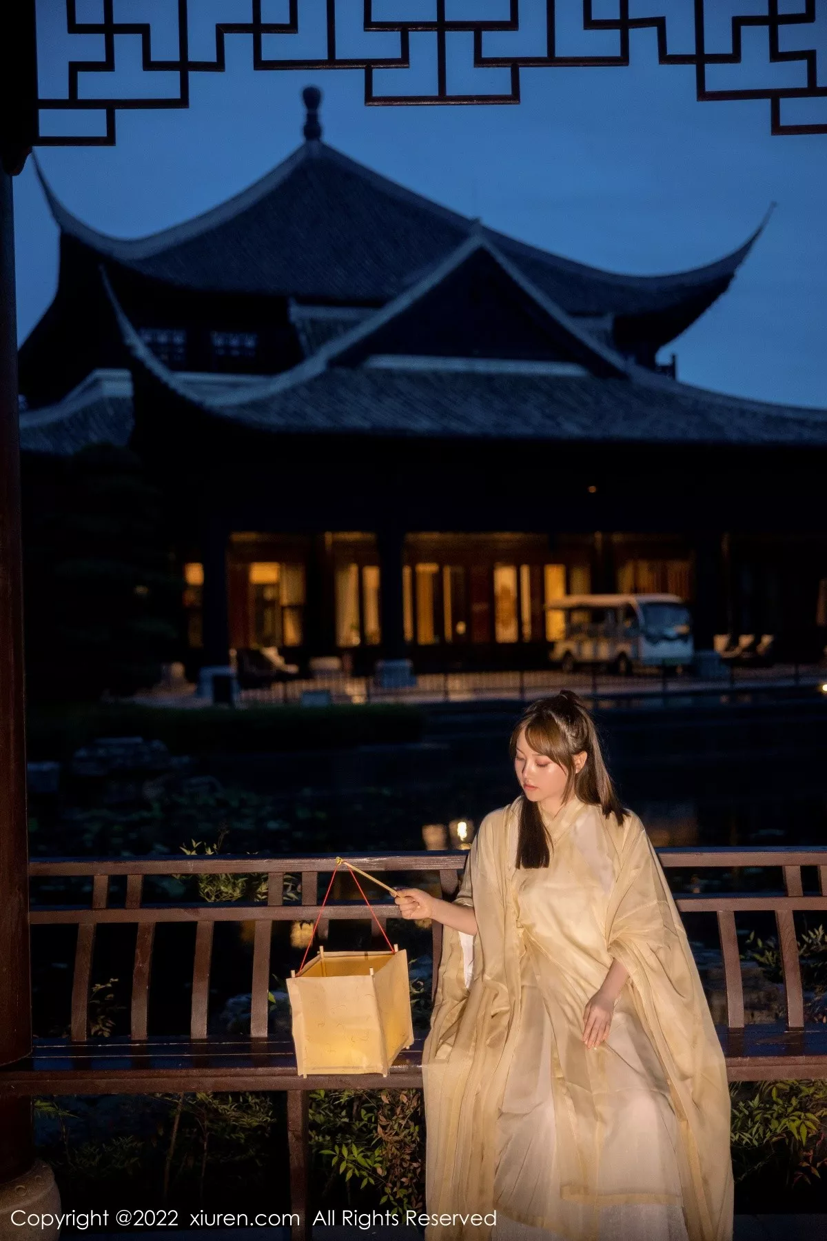 秀人集.com_[XiuRen秀人网]No.5653_模特豆瓣酱私房性感白色古装服饰半脱露白嫩豪乳惹火诱惑写真77P