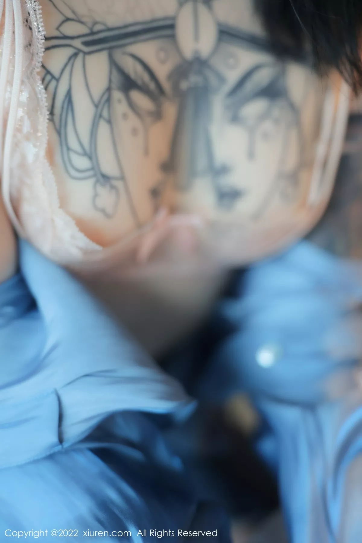 秀人集.com_[XiuRen秀人网]No.5662_模特奶瓶性感蓝色上衣配牛仔短裙半脱露浅色蕾丝内衣诱惑写真97P